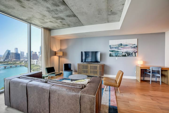 Stylish 2BR Lakefront Natiivo Austin 29th-Floor