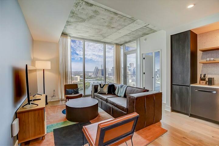 Huge 2BR Lakefront Natiivo Austin 29th-Floor gallery image 2