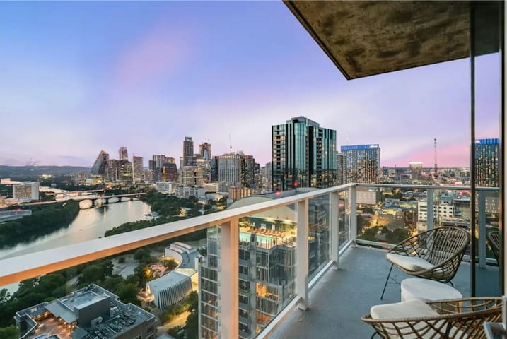 Huge 2BR Lakefront Natiivo Austin 29th-Floor