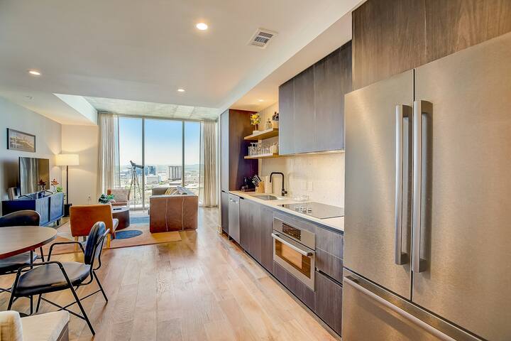 Downtown 2BR Waterview Natiivo Austin 19th-Floor gallery image 3