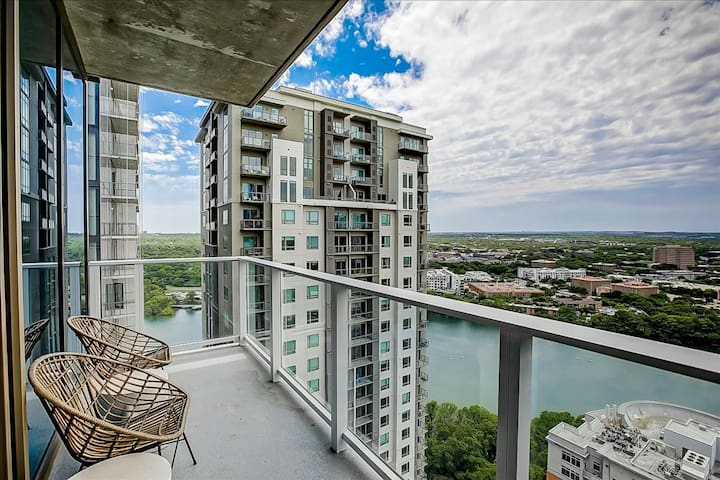 Sunset-View 2BR Riverfront Natiivo Austin 27th-fl