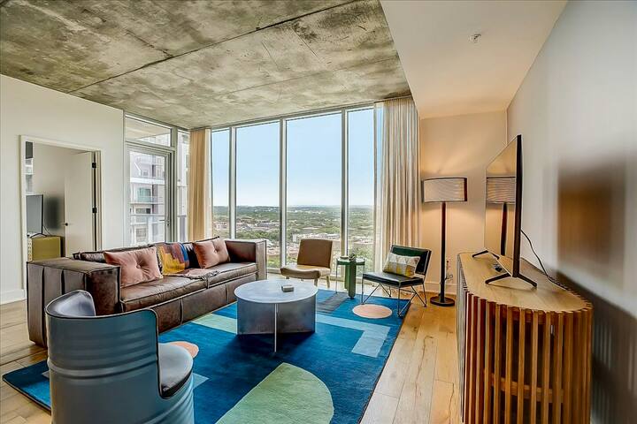 Sunset-View 2BR Riverfront Natiivo Austin 27th-fl gallery image 3