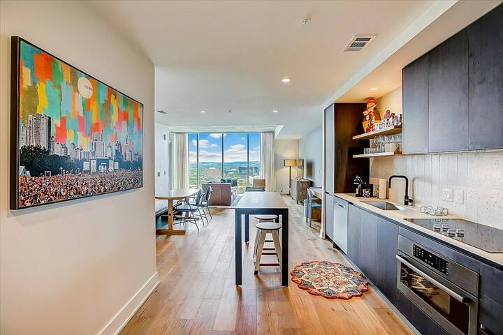 Corner Condo 2BR Lakefront Natiivo Austin 25th-fl gallery image 3