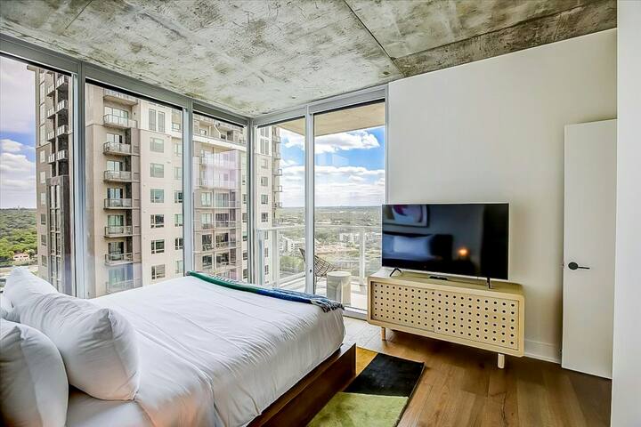 Corner Condo 2BR Lakefront Natiivo Austin 25th-fl gallery image 5