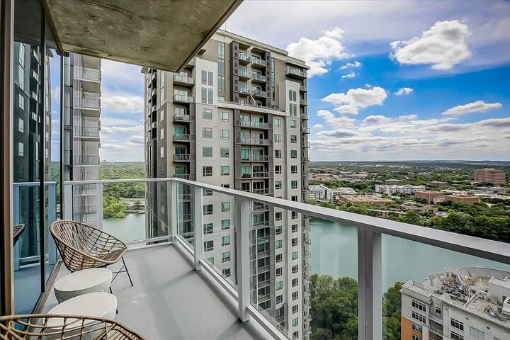 Corner Condo 2BR Lakefront Natiivo Austin 25th-fl gallery image 4