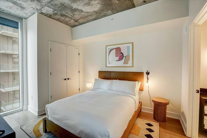 City 2BR Natiivo Austin 20th-Floor | Balcony gallery image 4