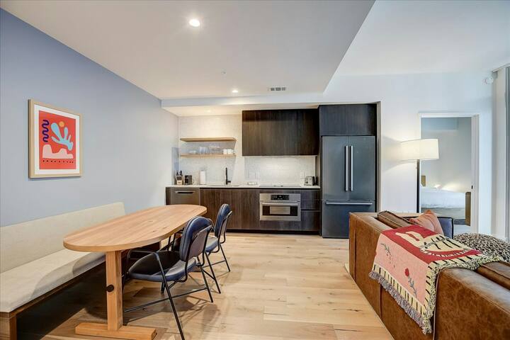 City 2BR Natiivo Austin 20th-Floor | Balcony gallery image 3