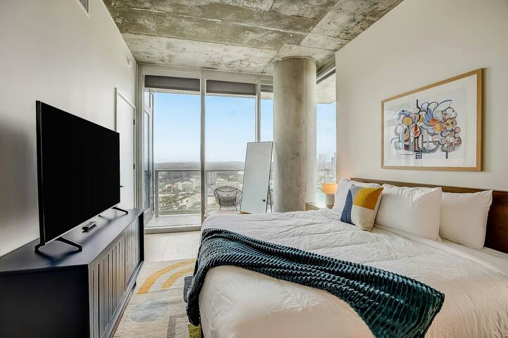 Corner Condo 2BR Lakeview Natiivo Austin 30th-flo gallery image 5