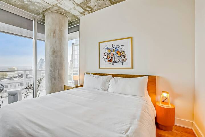 2BR Lakeview Natiivo Austin 17th-Floor gallery image 4