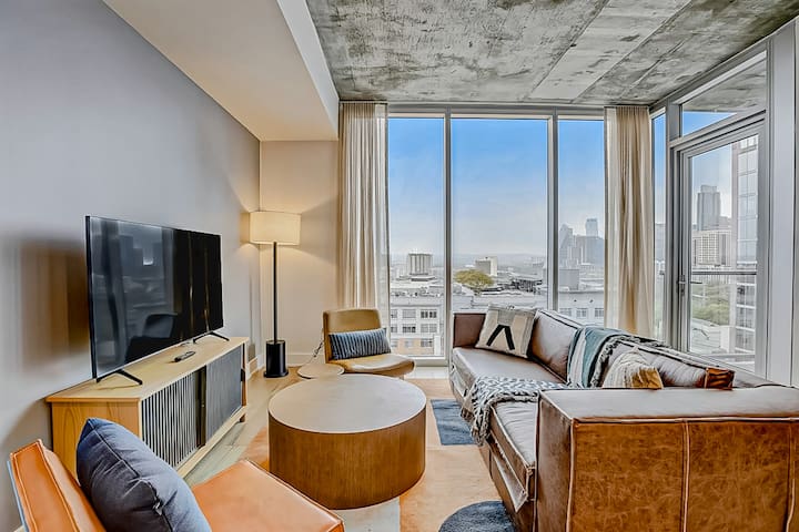 2BR Lakeview Natiivo Austin 17th-Floor