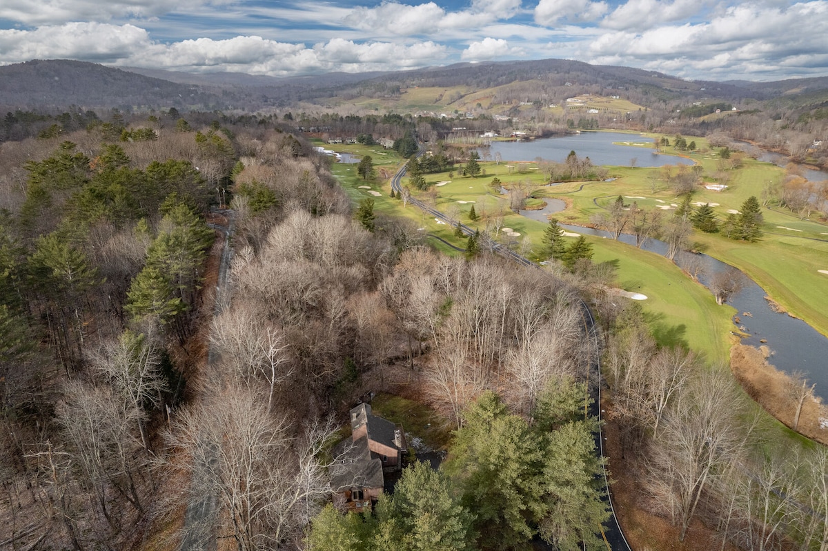 Popular Airbnb listing: Lake Pinneo & Golf Views | Hot Tub + Game Room in Quechee