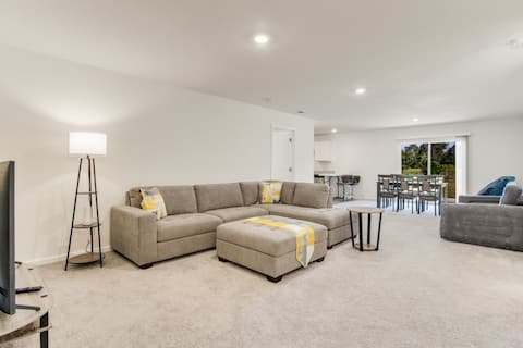 Bright and Spacious 4 Bed/2 Bath