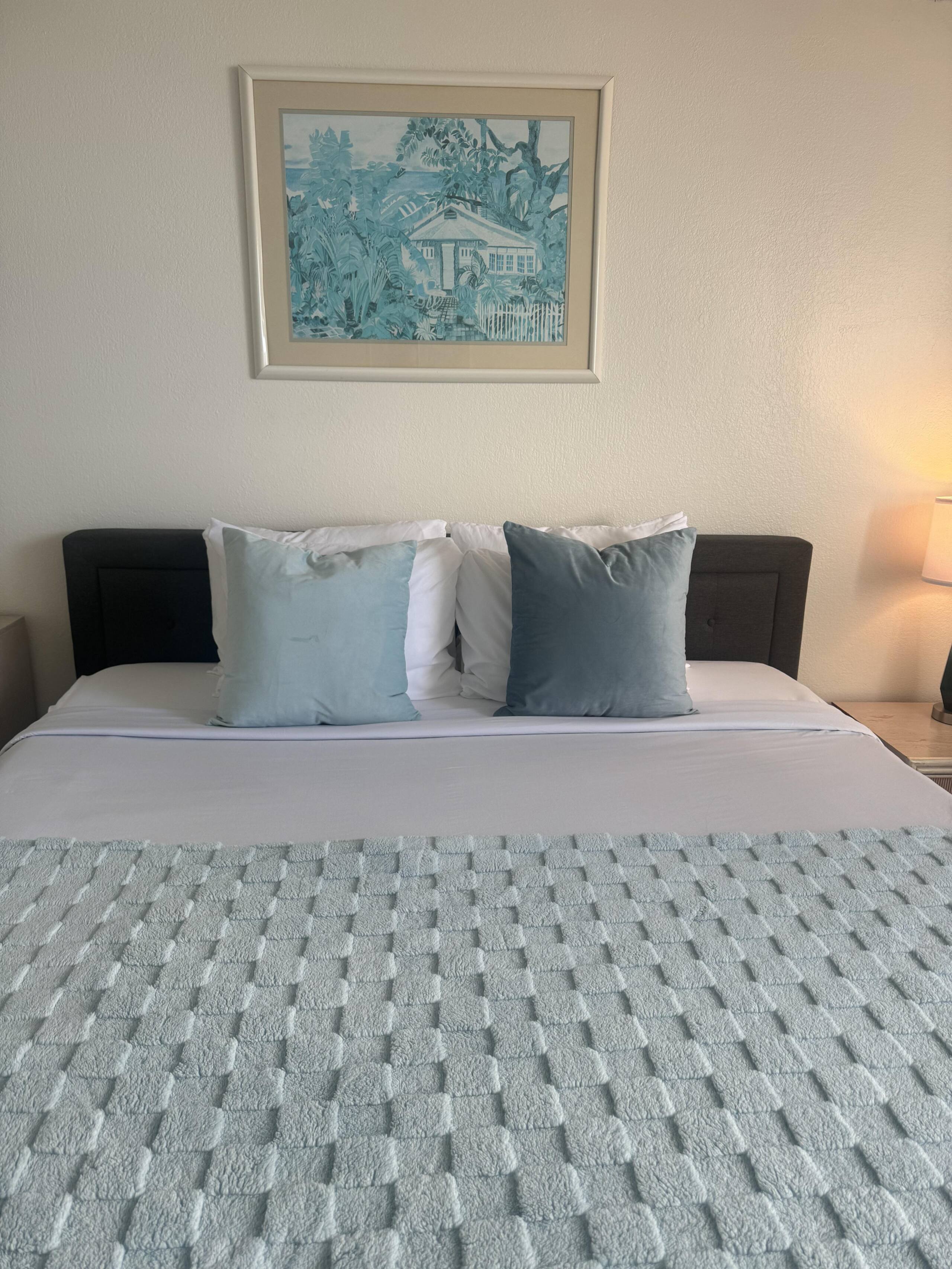Condo in Honolulu · ★4.5 · 1 bedroom · 2 beds · 1 private bath - Image 7