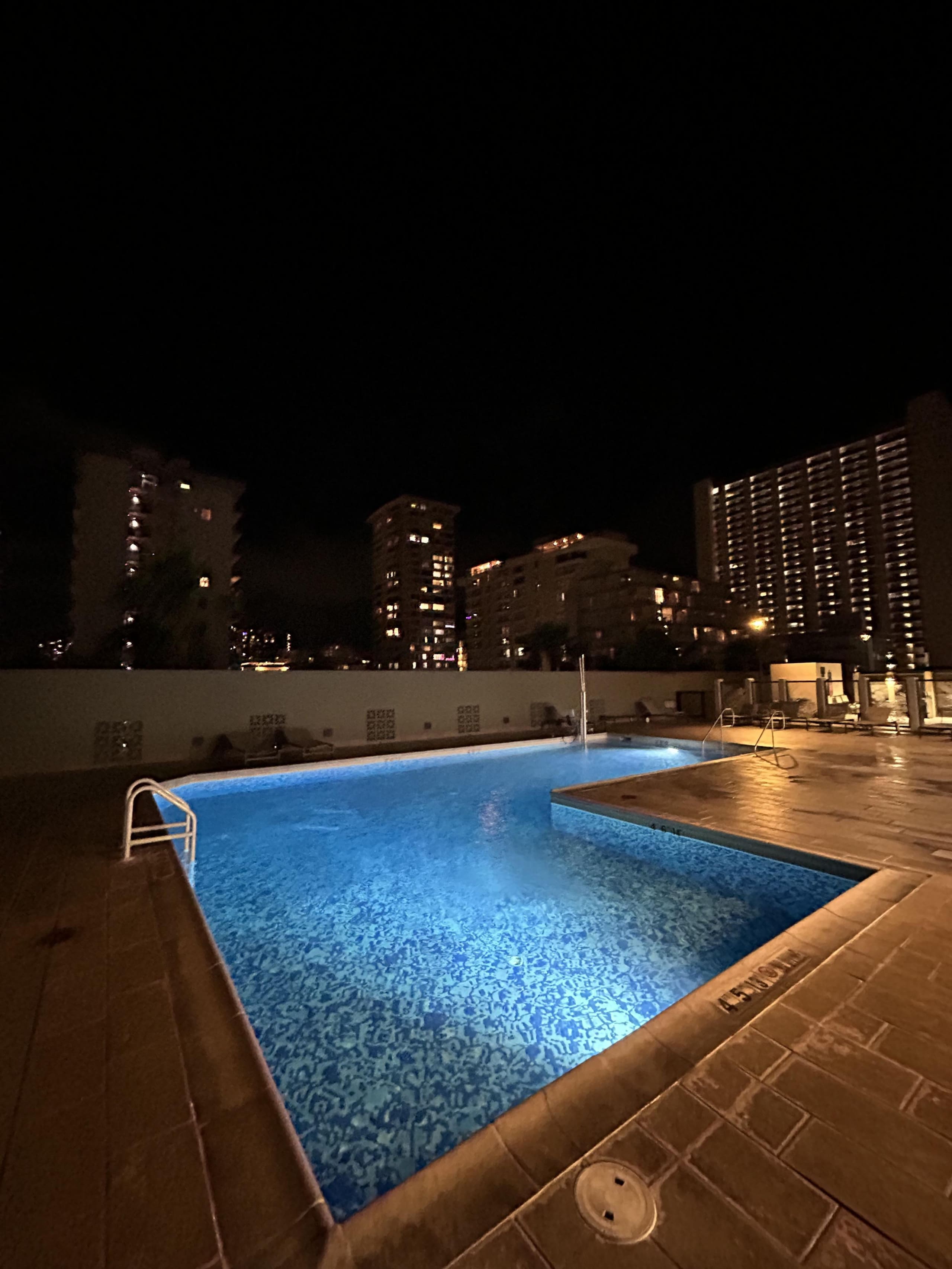 Condo in Honolulu · ★4.33 · 1 bedroom · 2 beds · 1 private bath - Image 22