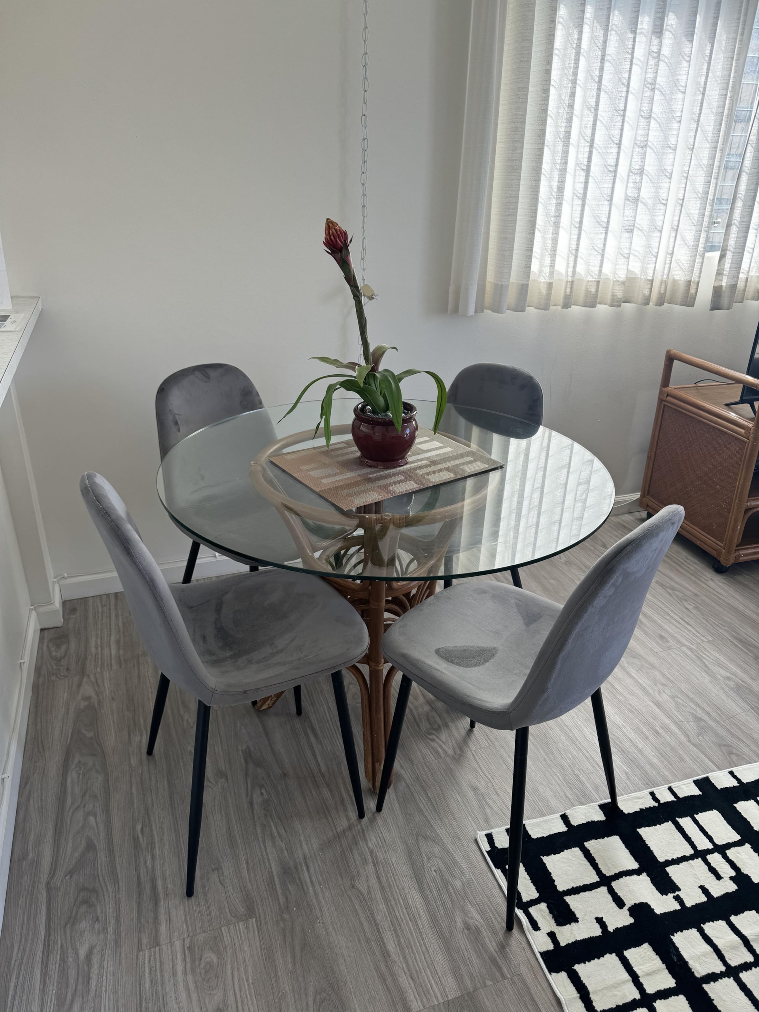 Condo in Honolulu · ★4.33 · 1 bedroom · 2 beds · 1 private bath - Image 6