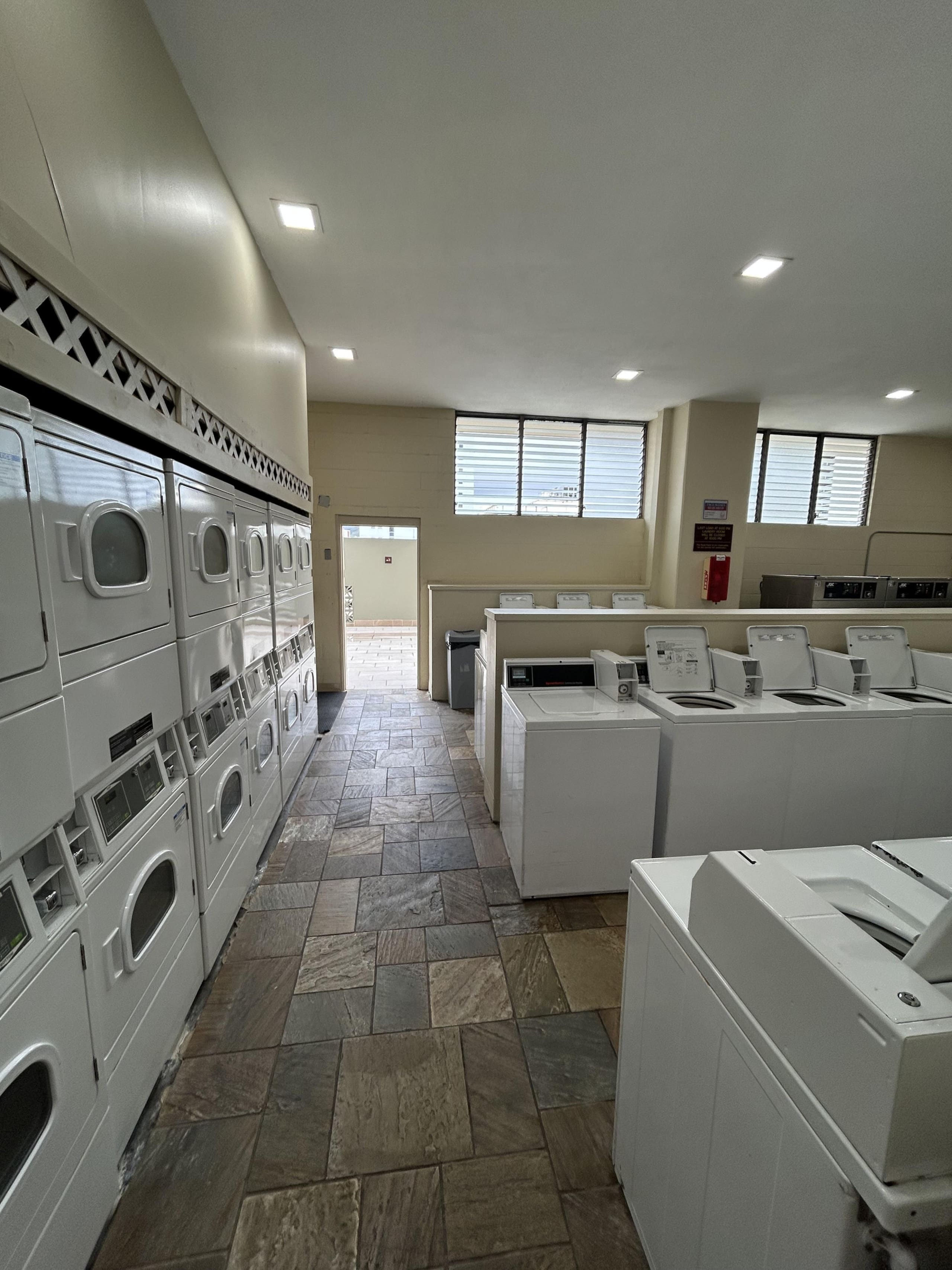 Condo in Honolulu · ★4.33 · 1 bedroom · 2 beds · 1 private bath - Image 38