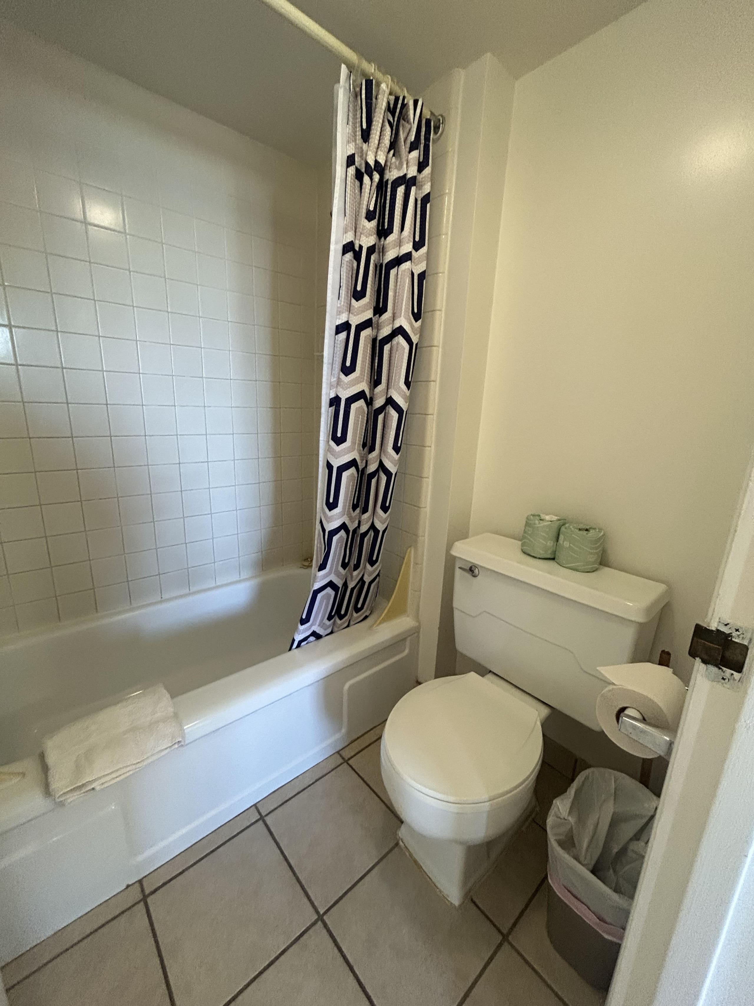 Condo in Honolulu · ★4.46 · 1 bedroom · 2 beds · 1 private bath - Image 31