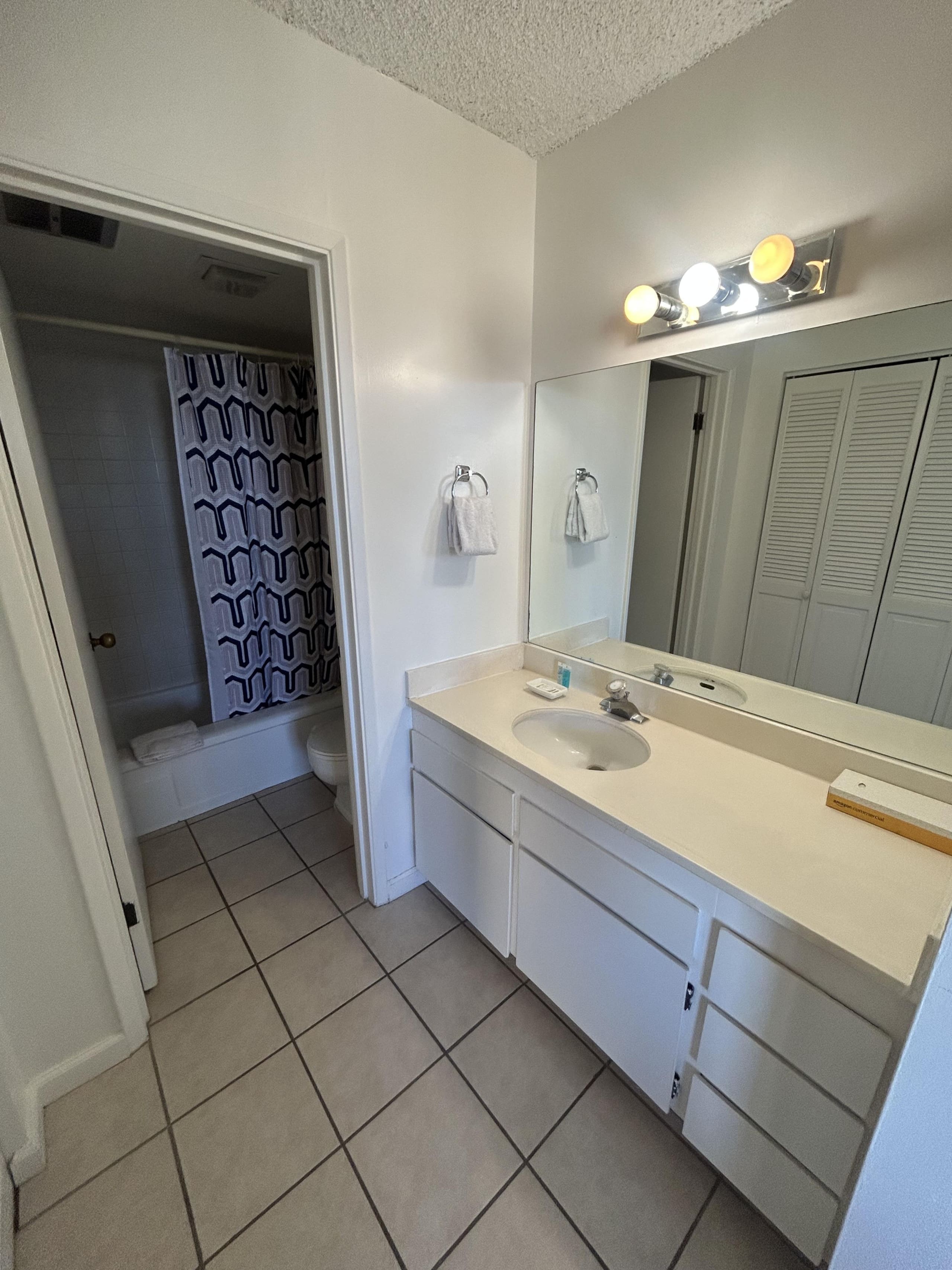 Condo in Honolulu · ★4.46 · 1 bedroom · 2 beds · 1 private bath - Image 30