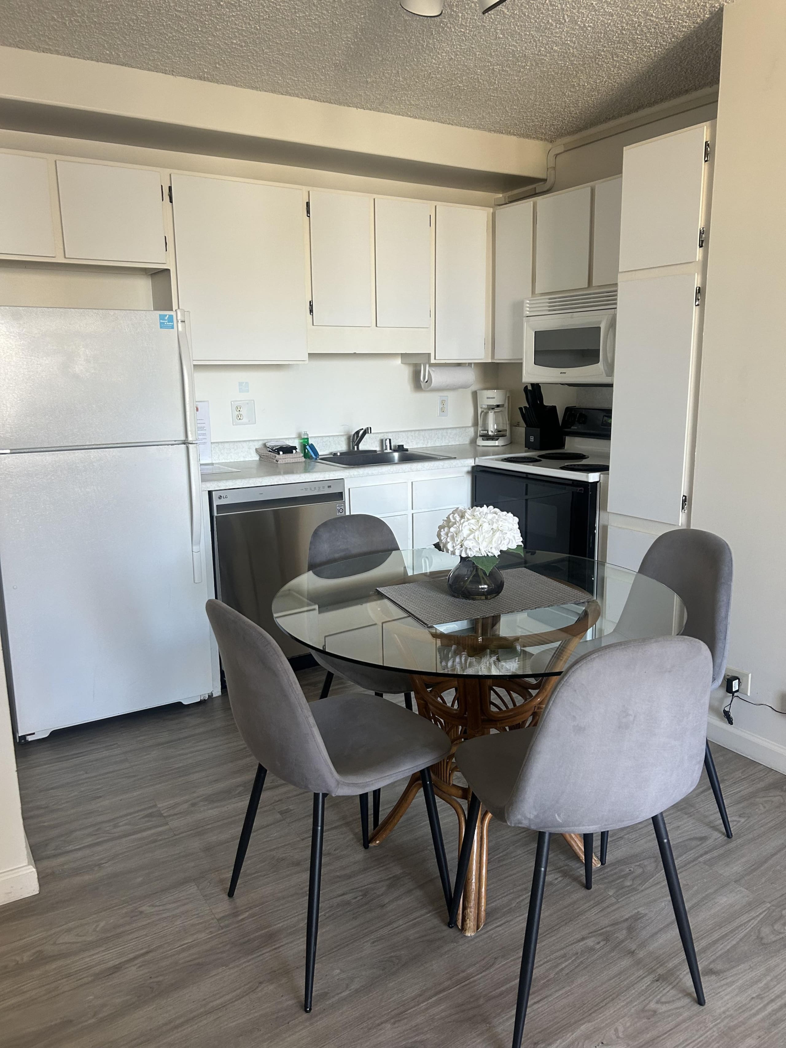 Condo in Honolulu · ★4.46 · 1 bedroom · 2 beds · 1 private bath - Image 25