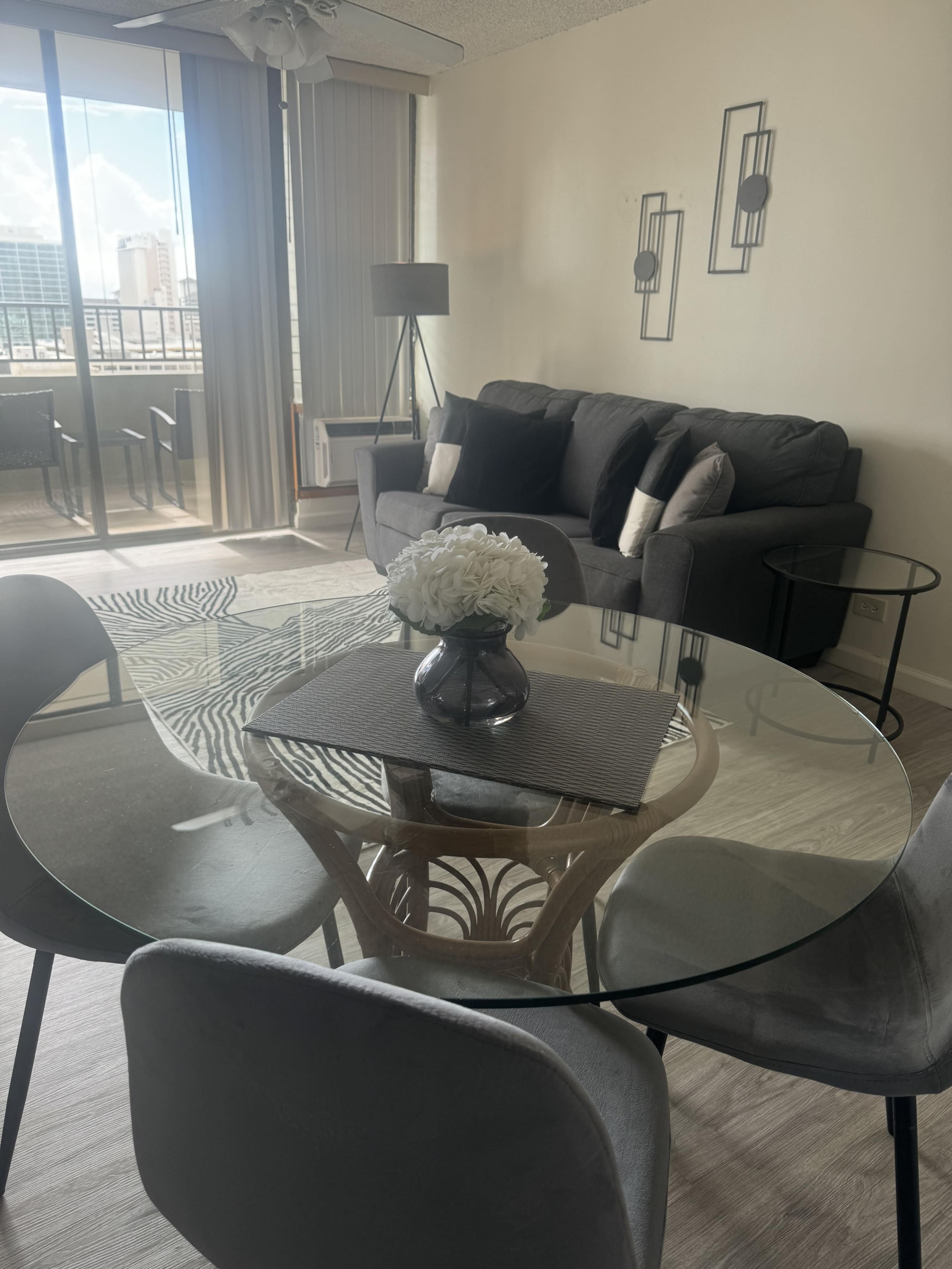 Condo in Honolulu · ★4.46 · 1 bedroom · 2 beds · 1 private bath - Image 2