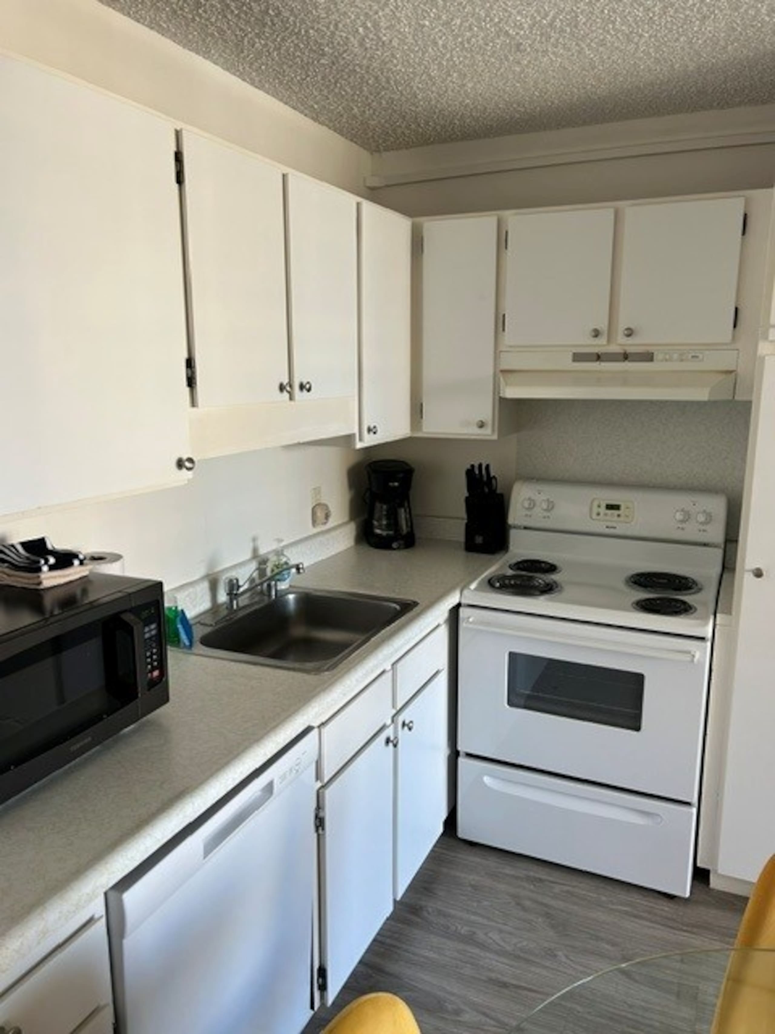 Condo in Honolulu · ★4.64 · 1 bedroom · 2 beds · 1 private bath - Image 17