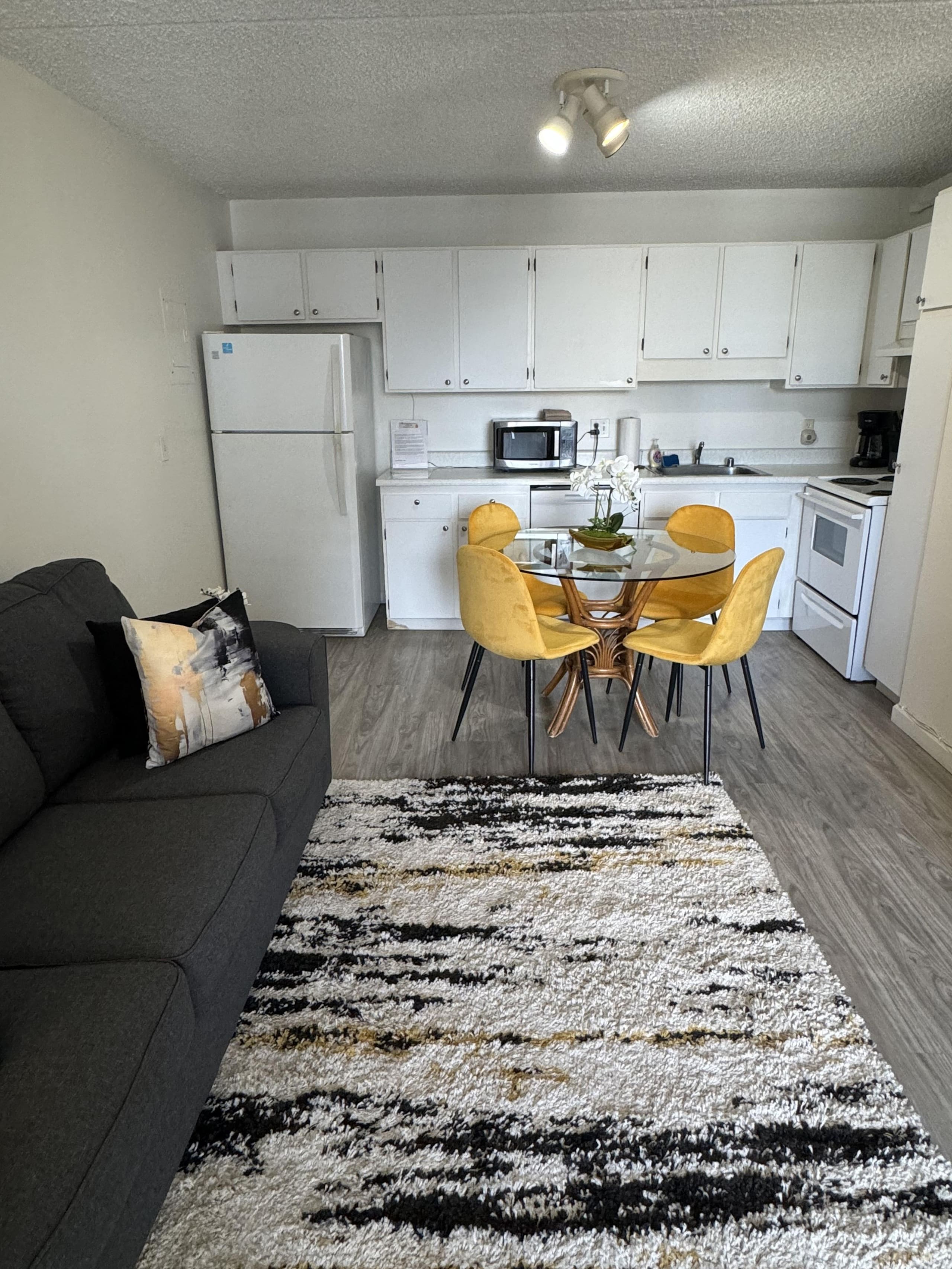 Condo in Honolulu · ★4.64 · 1 bedroom · 2 beds · 1 private bath - Image 5