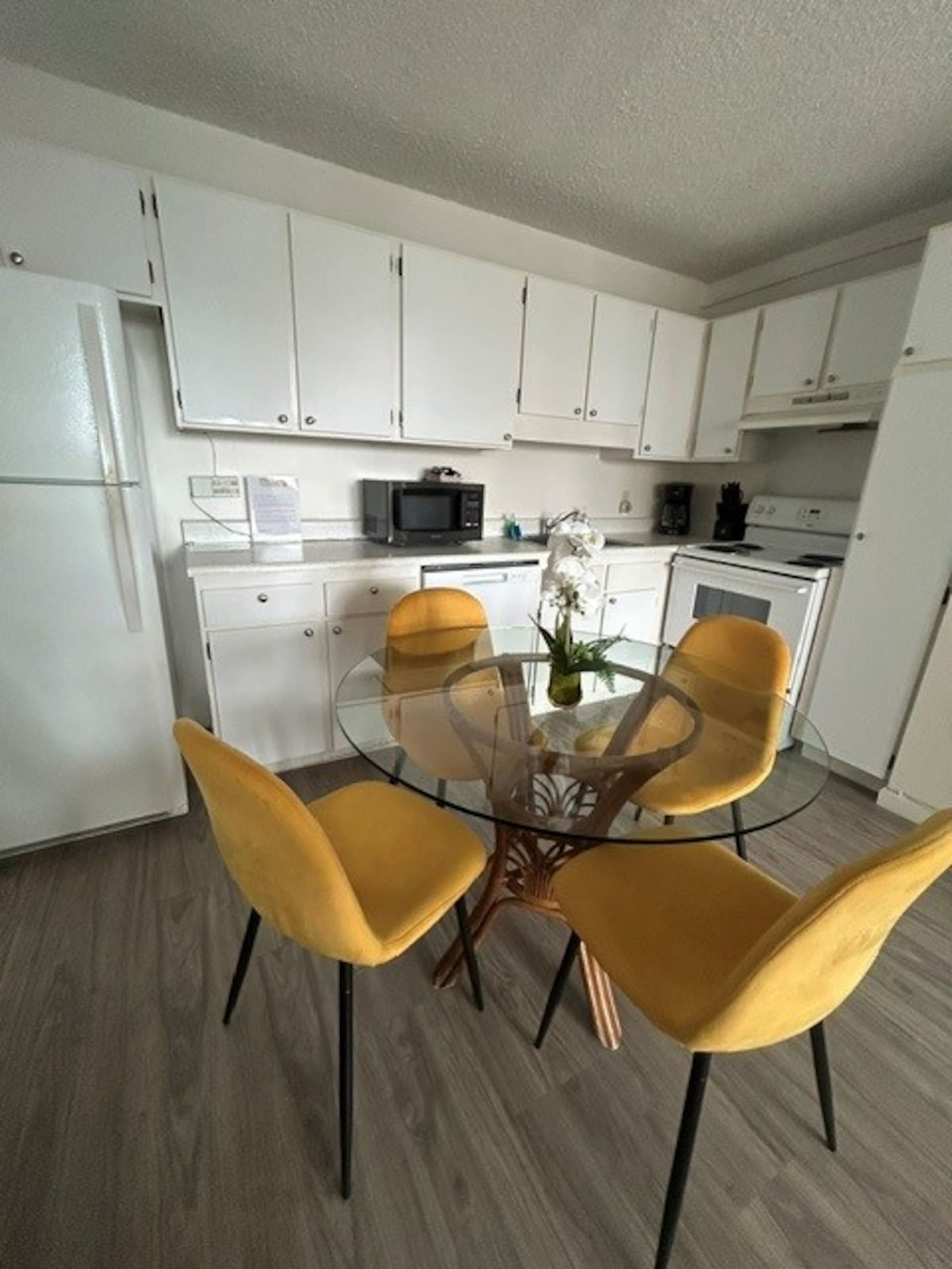 Condo in Honolulu · ★4.64 · 1 bedroom · 2 beds · 1 private bath - Image 23