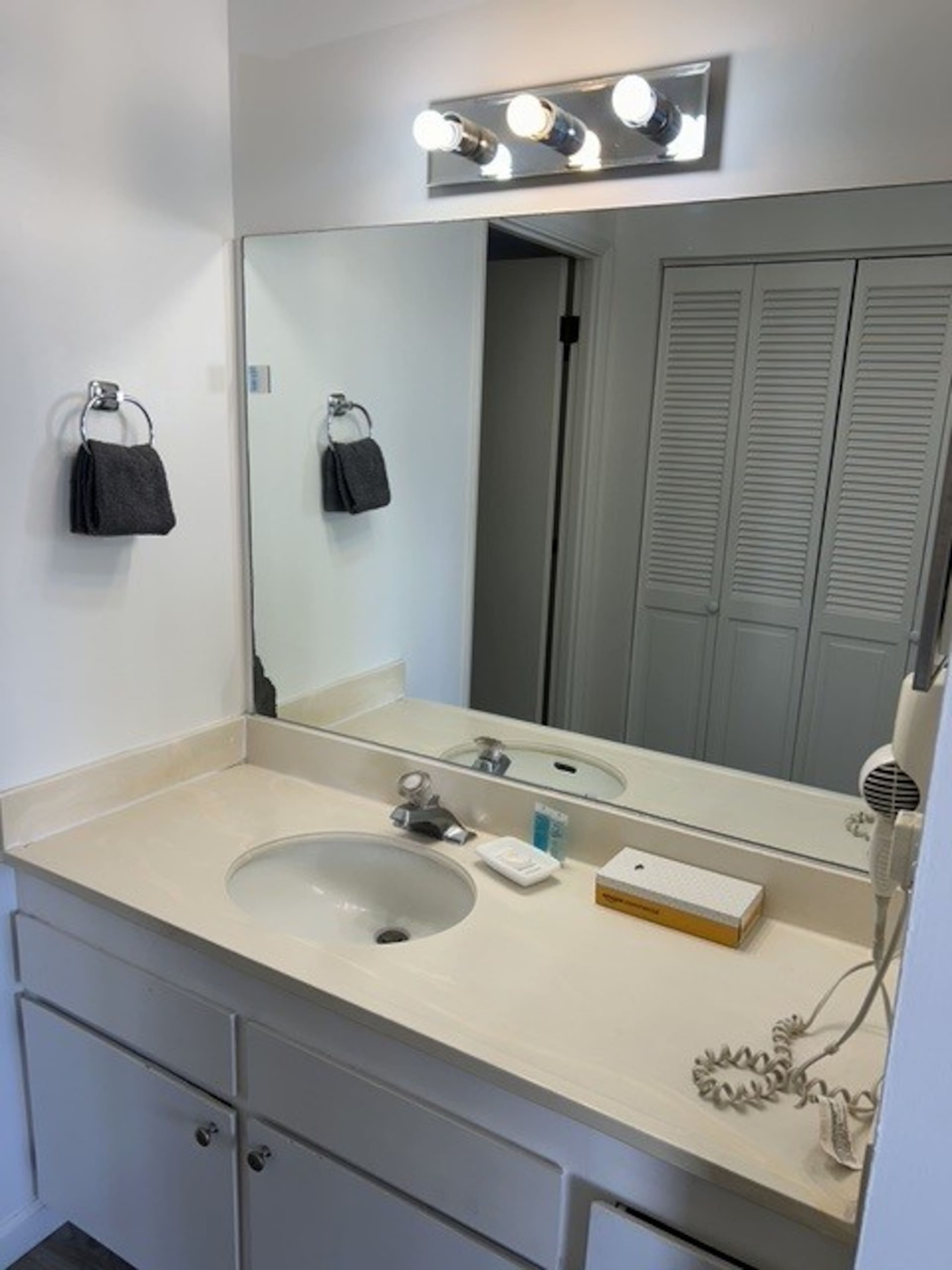 Condo in Honolulu · ★4.64 · 1 bedroom · 2 beds · 1 private bath - Image 18