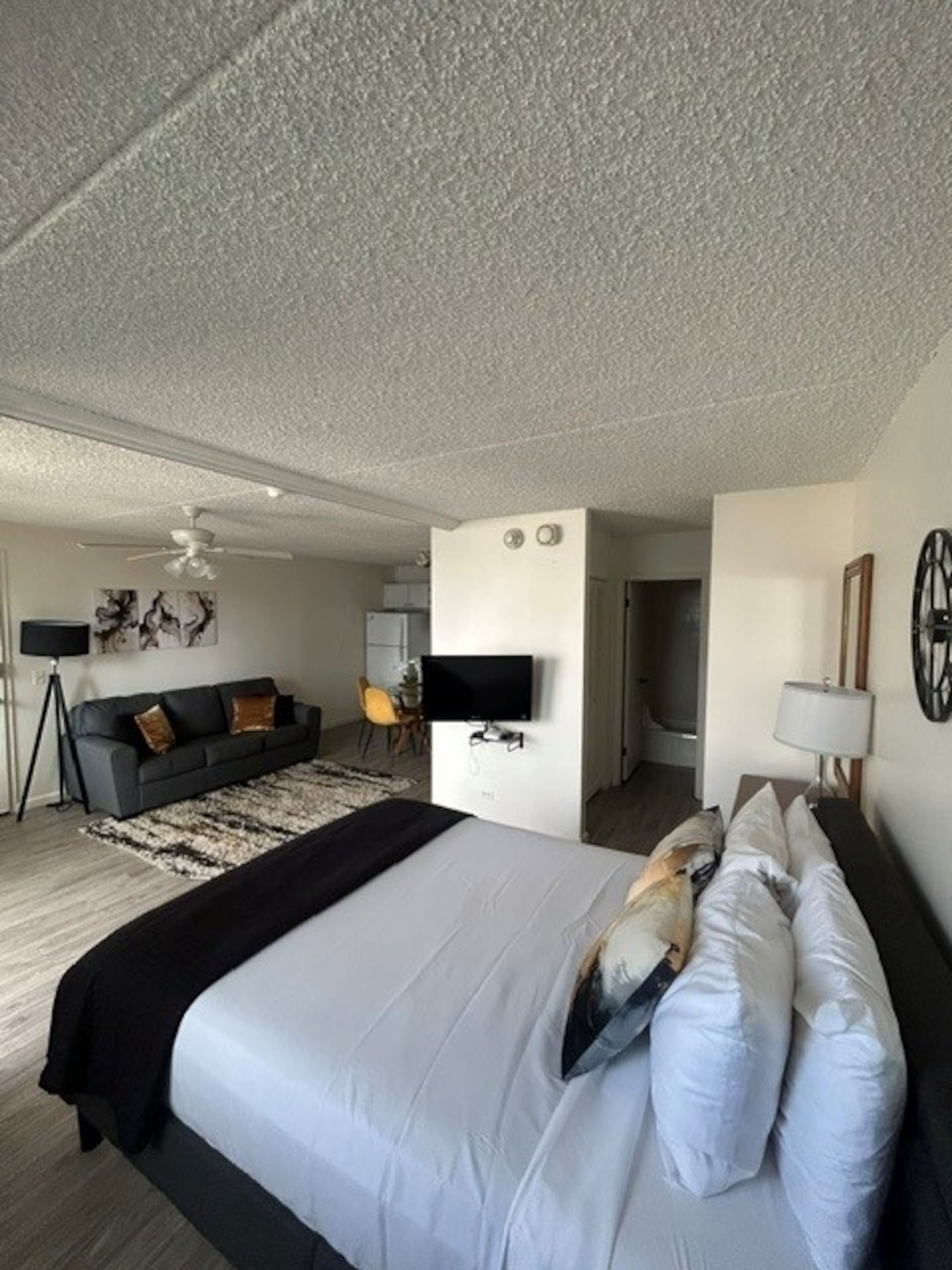 Condo in Honolulu · ★4.64 · 1 bedroom · 2 beds · 1 private bath - Image 22