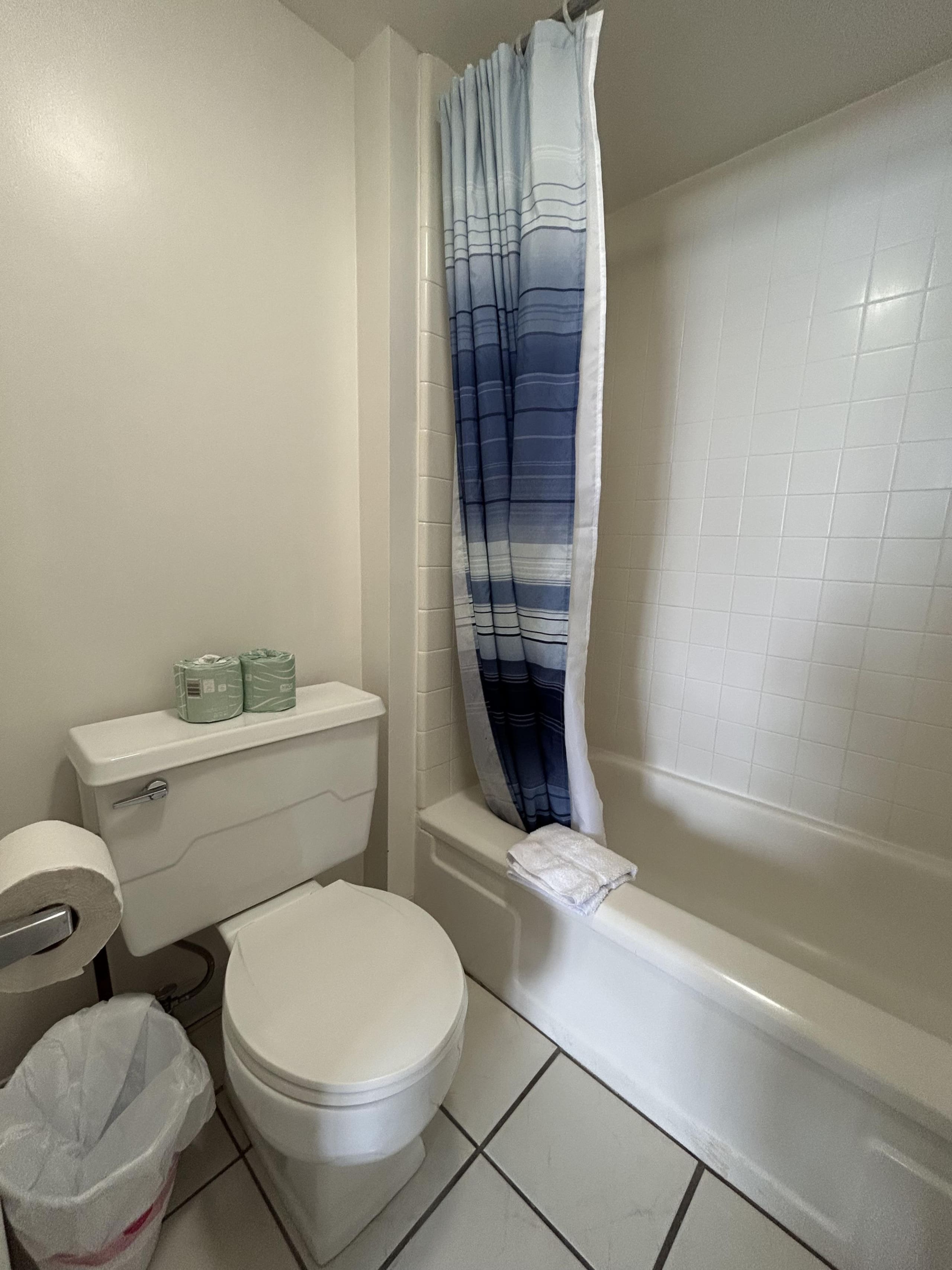 Condo in Honolulu · ★4.55 · 1 bedroom · 2 beds · 1 private bath - Image 26