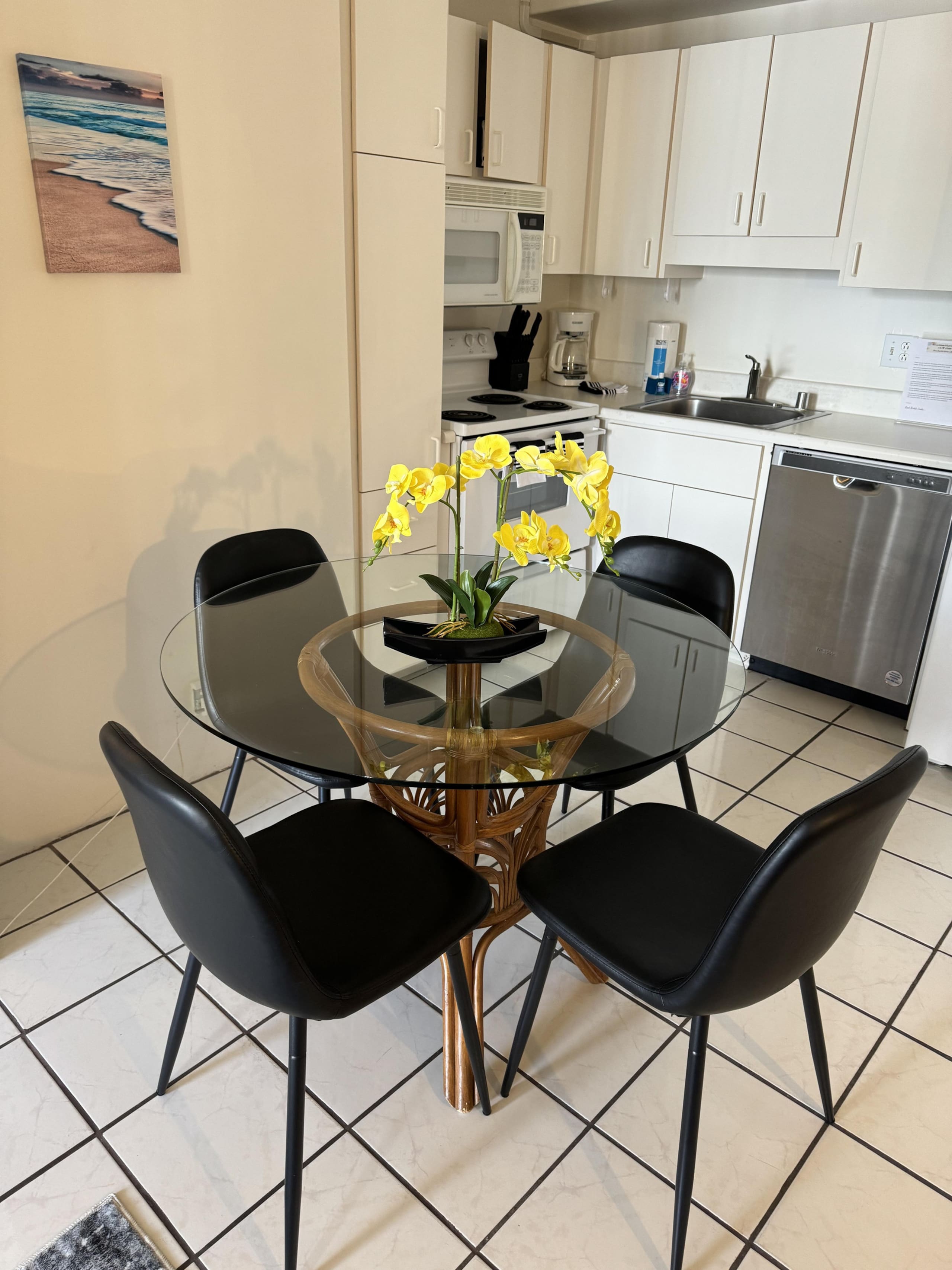 Condo in Honolulu · ★4.55 · 1 bedroom · 2 beds · 1 private bath - Image 5