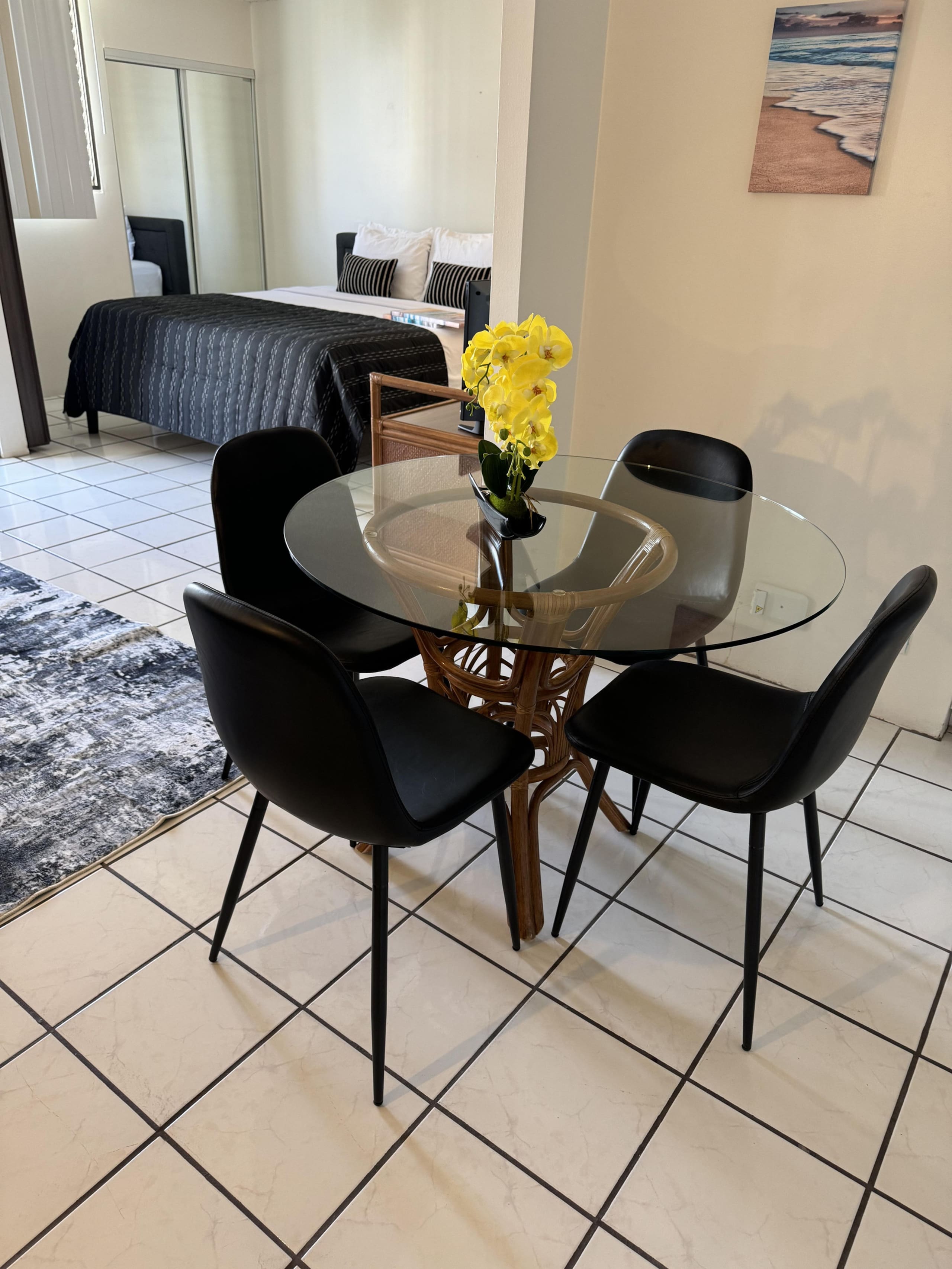 Condo in Honolulu · ★4.55 · 1 bedroom · 2 beds · 1 private bath - Image 6