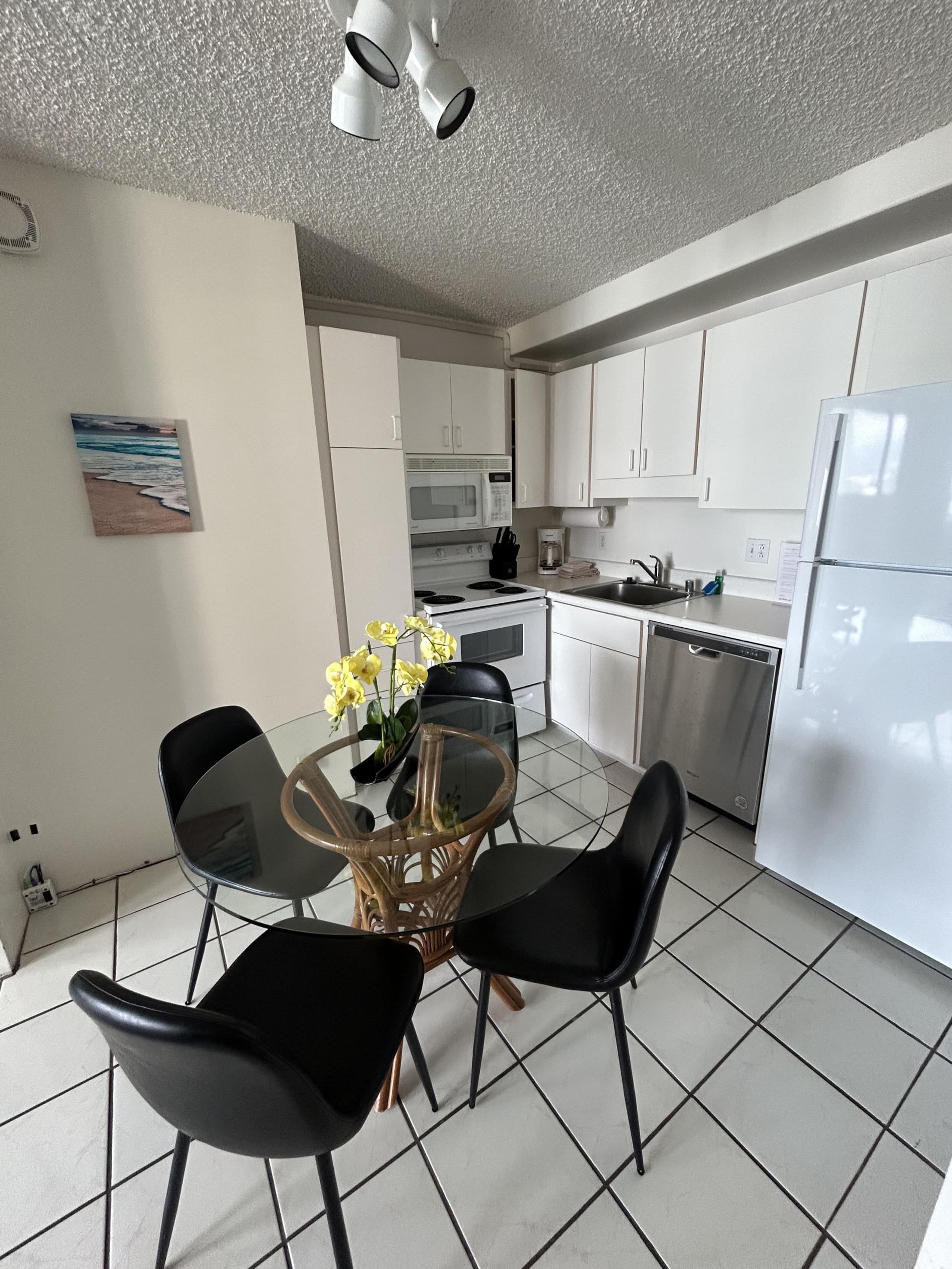 Condo in Honolulu · ★4.55 · 1 bedroom · 2 beds · 1 private bath - Image 22