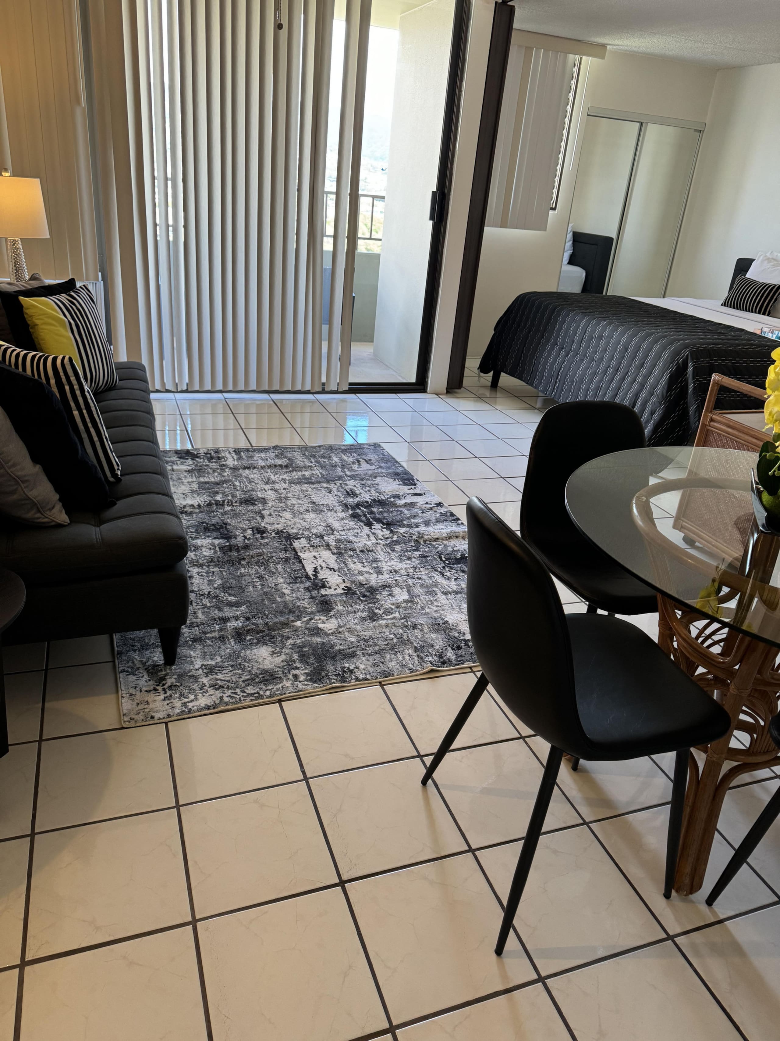 Condo in Honolulu · ★4.55 · 1 bedroom · 2 beds · 1 private bath - Image 7