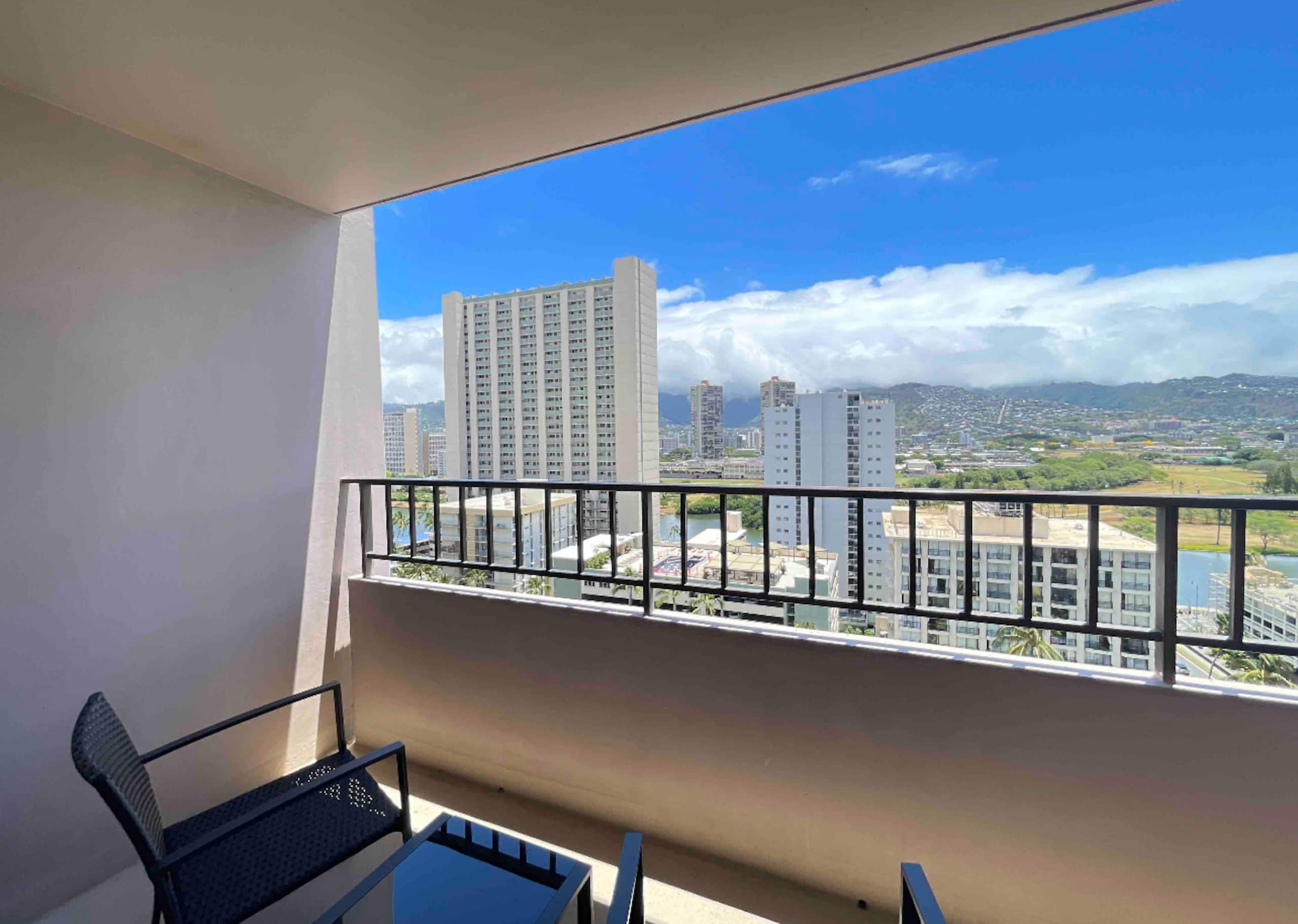 Condo in Honolulu · ★4.55 · 1 bedroom · 2 beds · 1 private bath - Image 1