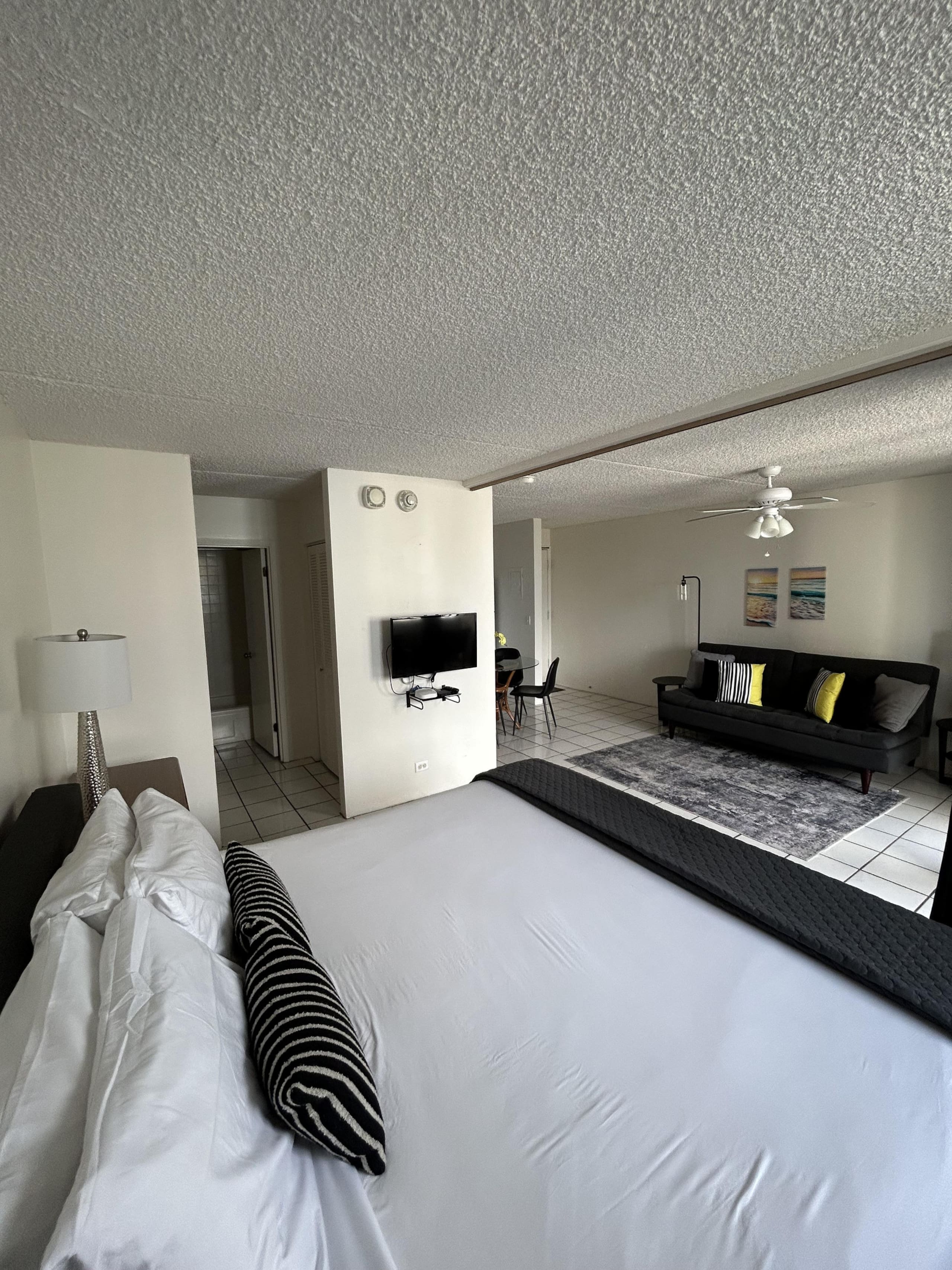 Condo in Honolulu · ★4.55 · 1 bedroom · 2 beds · 1 private bath - Image 27