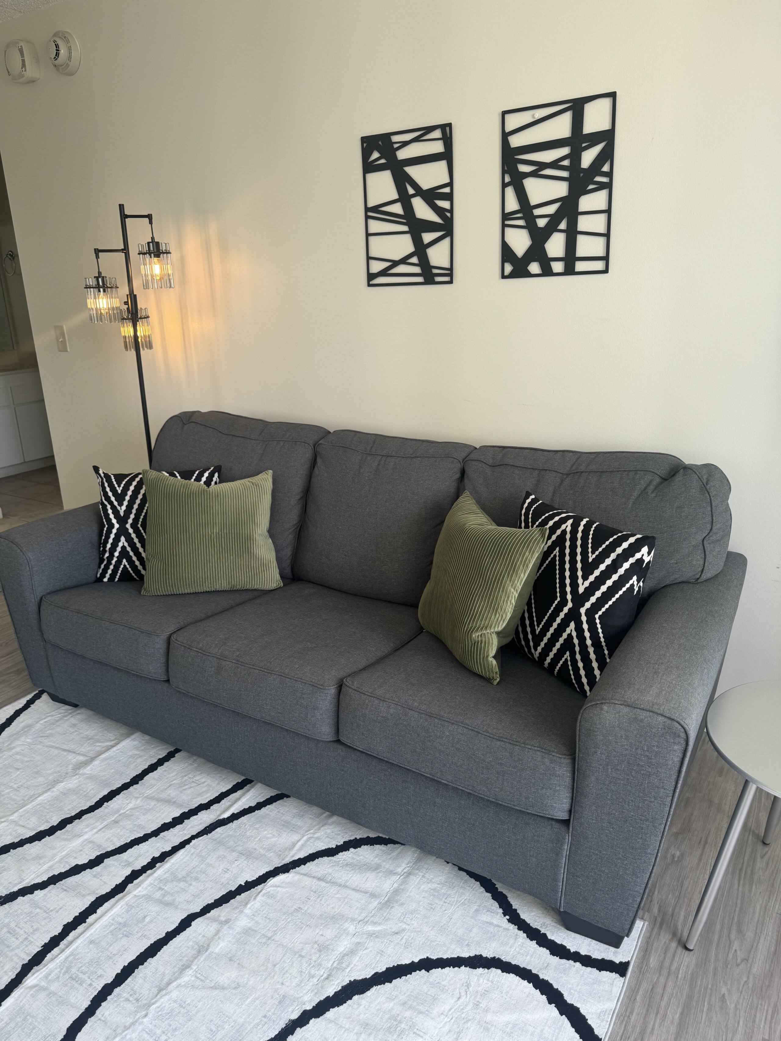 Condo in Honolulu · ★4.53 · 1 bedroom · 2 beds · 1 private bath - Image 3