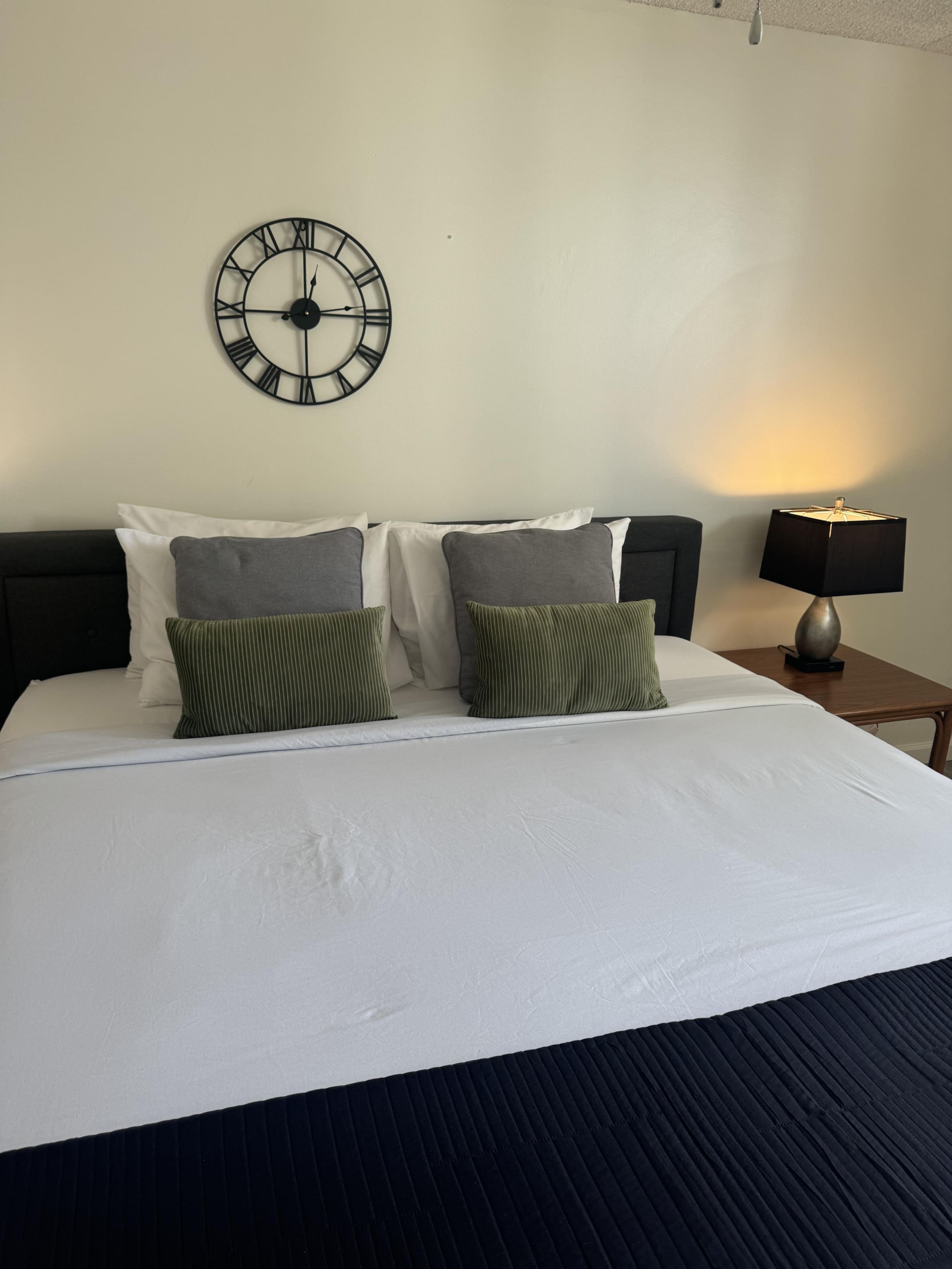 Condo in Honolulu · ★4.53 · 1 bedroom · 2 beds · 1 private bath - Image 9