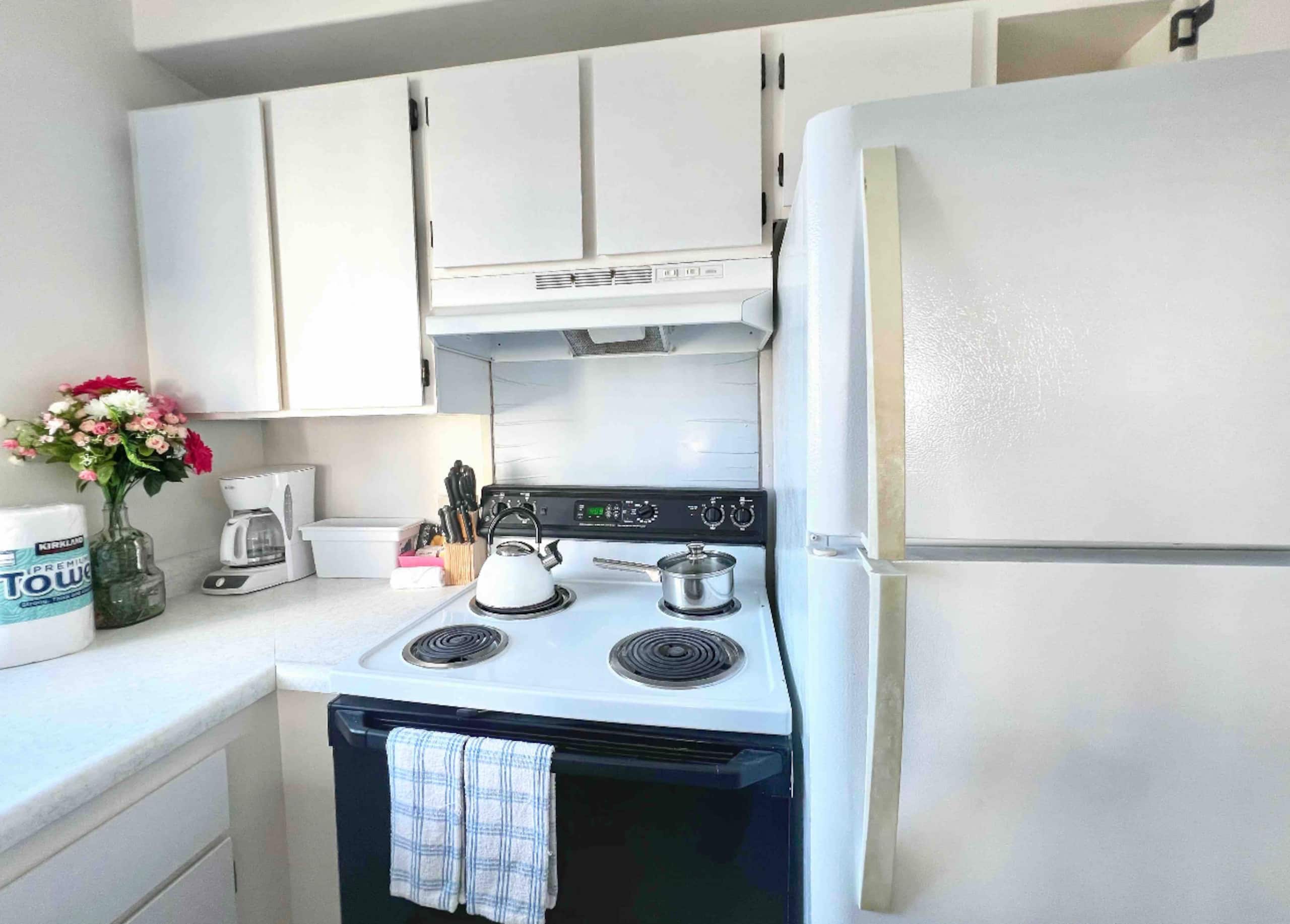 Condo in Honolulu · ★4.53 · 1 bedroom · 2 beds · 1 private bath - Image 4