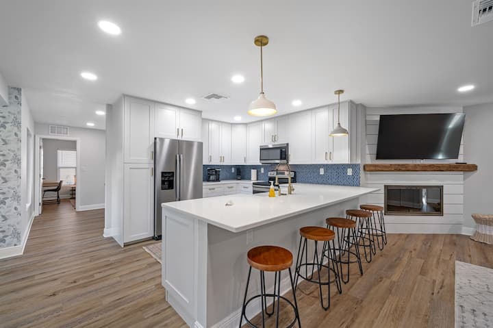 Paradise Palms- Pet Friendly Home With Game Room! - Palm Harbor, FL