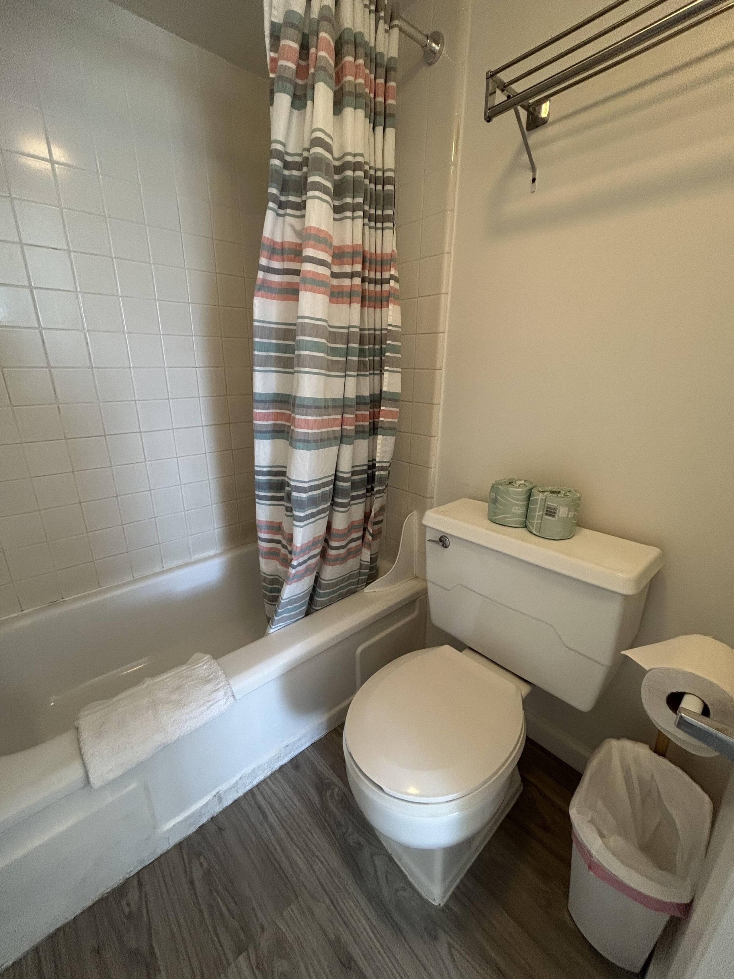 Condo in Honolulu · ★4.61 · 1 bedroom · 2 beds · 1 private bath - Image 23