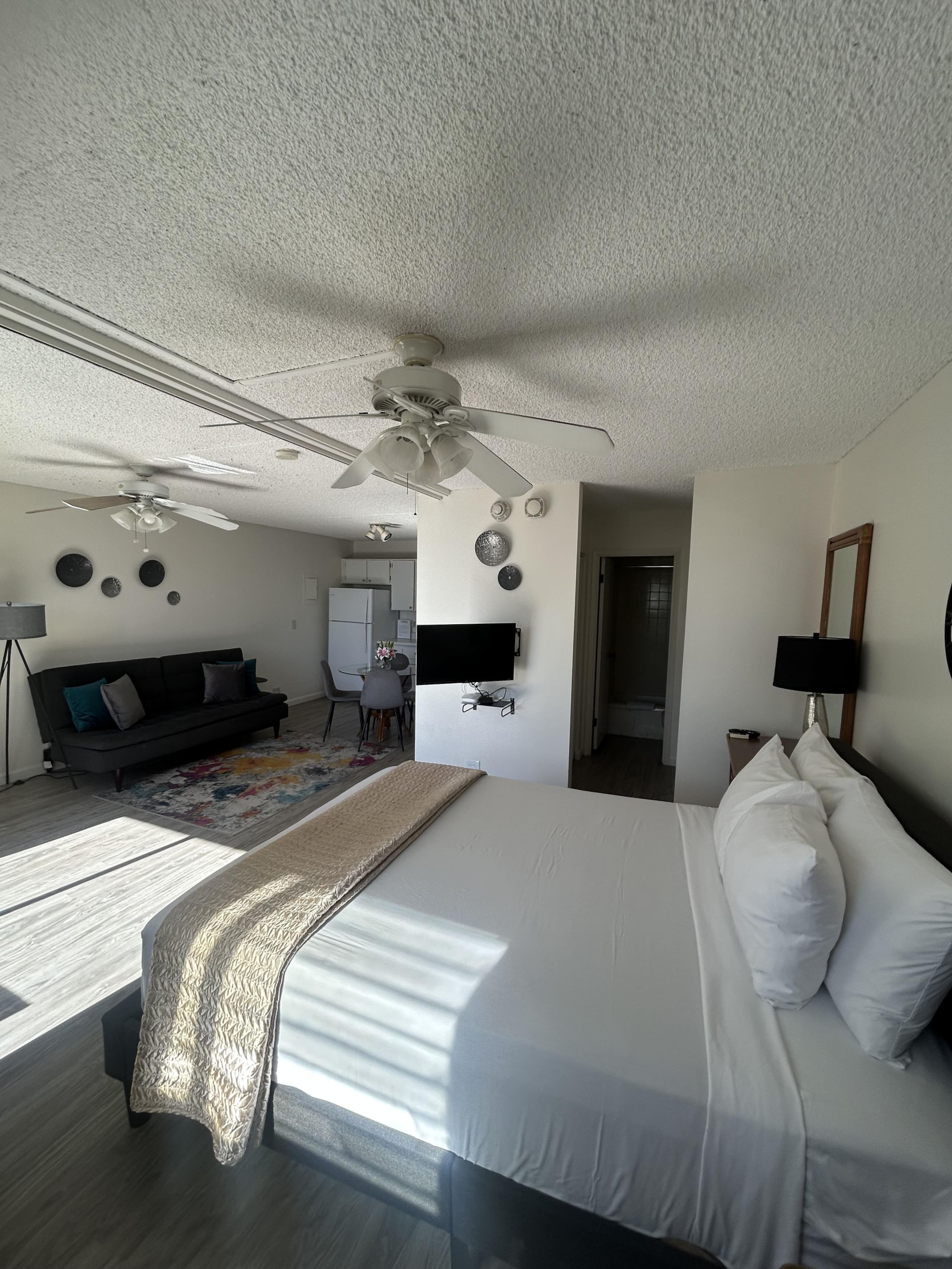 Condo in Honolulu · ★4.61 · 1 bedroom · 2 beds · 1 private bath - Image 6