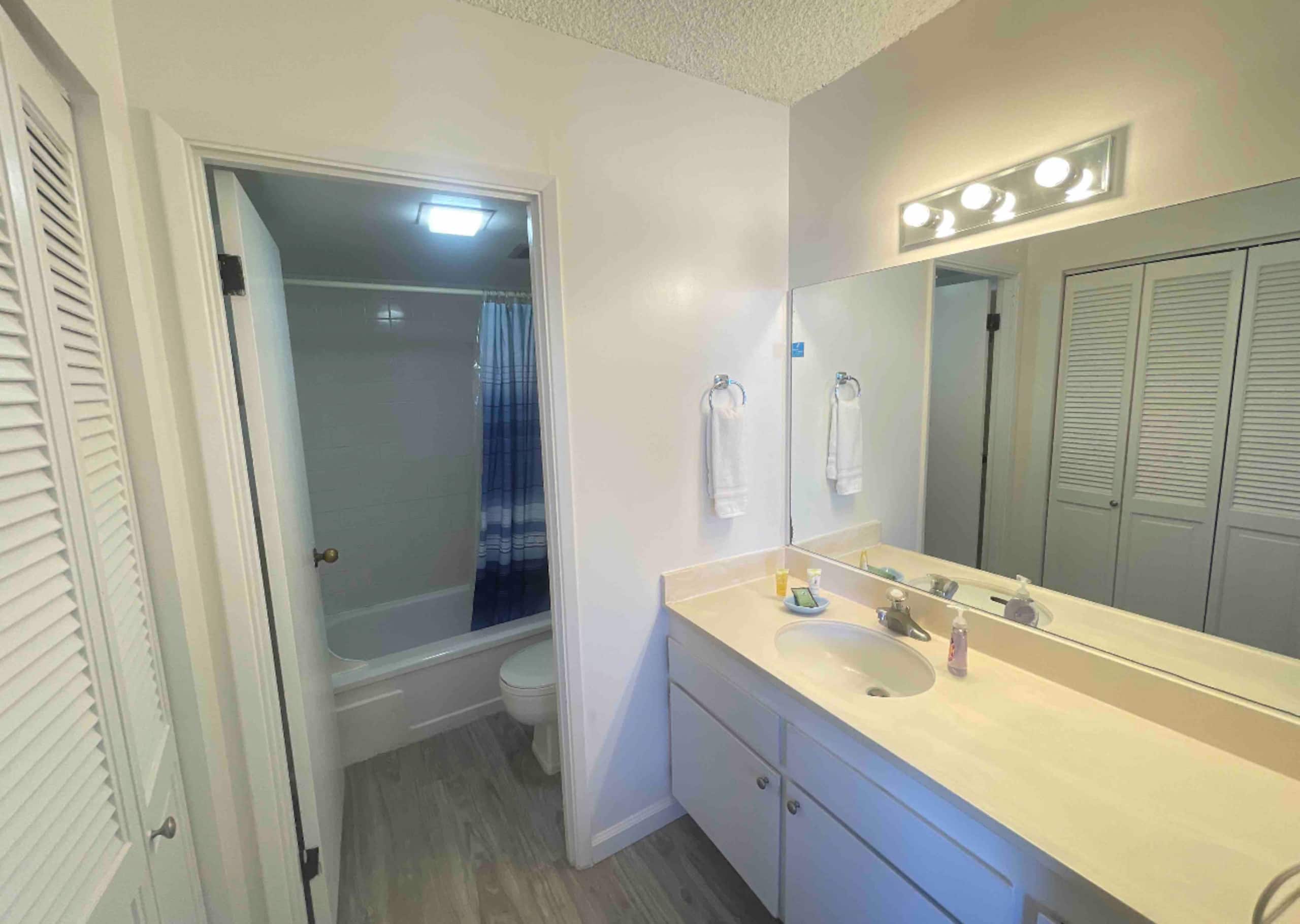 Condo in Honolulu · ★4.61 · 1 bedroom · 2 beds · 1 private bath - Image 7