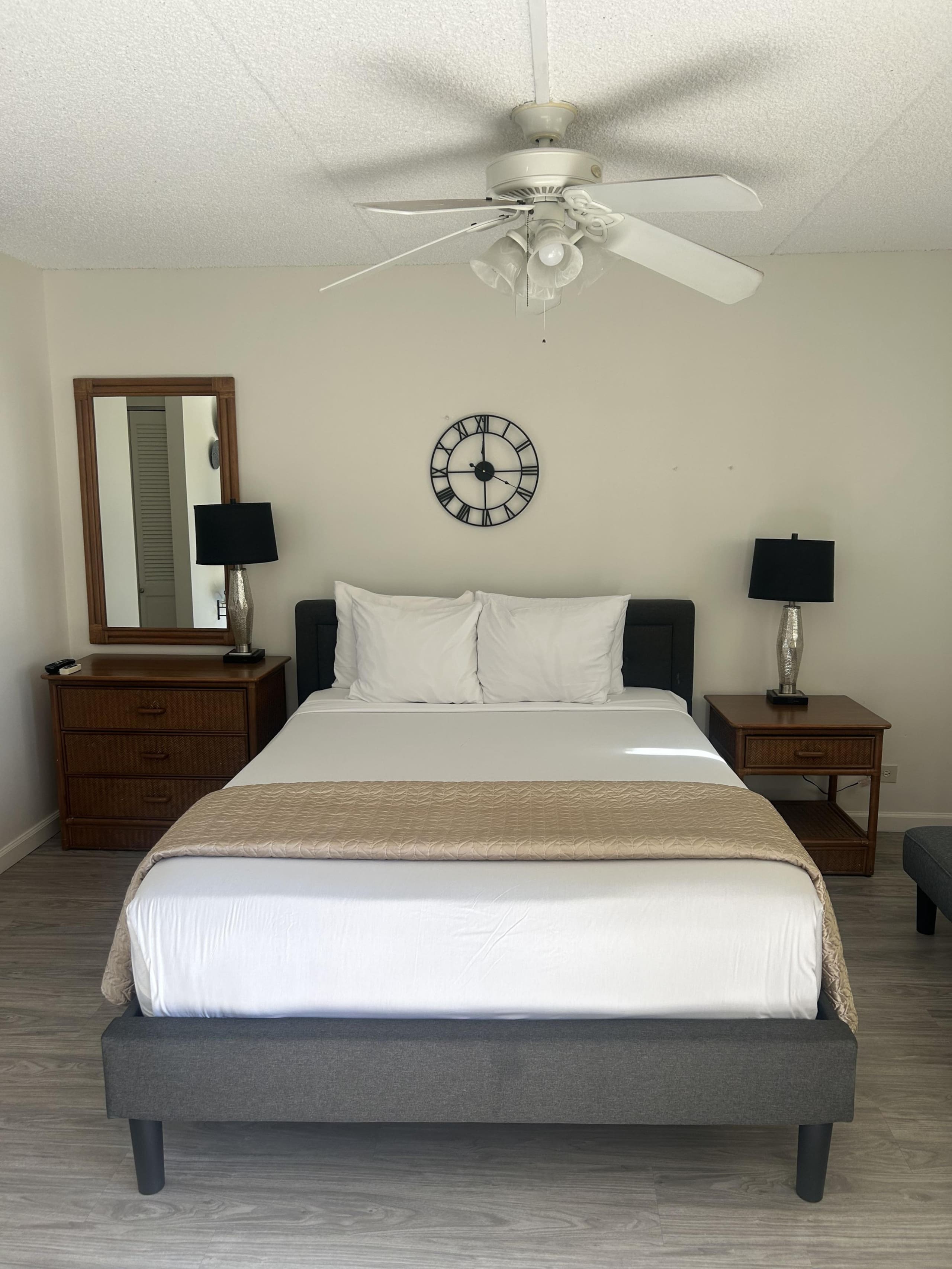 Condo in Honolulu · ★4.61 · 1 bedroom · 2 beds · 1 private bath - Image 8