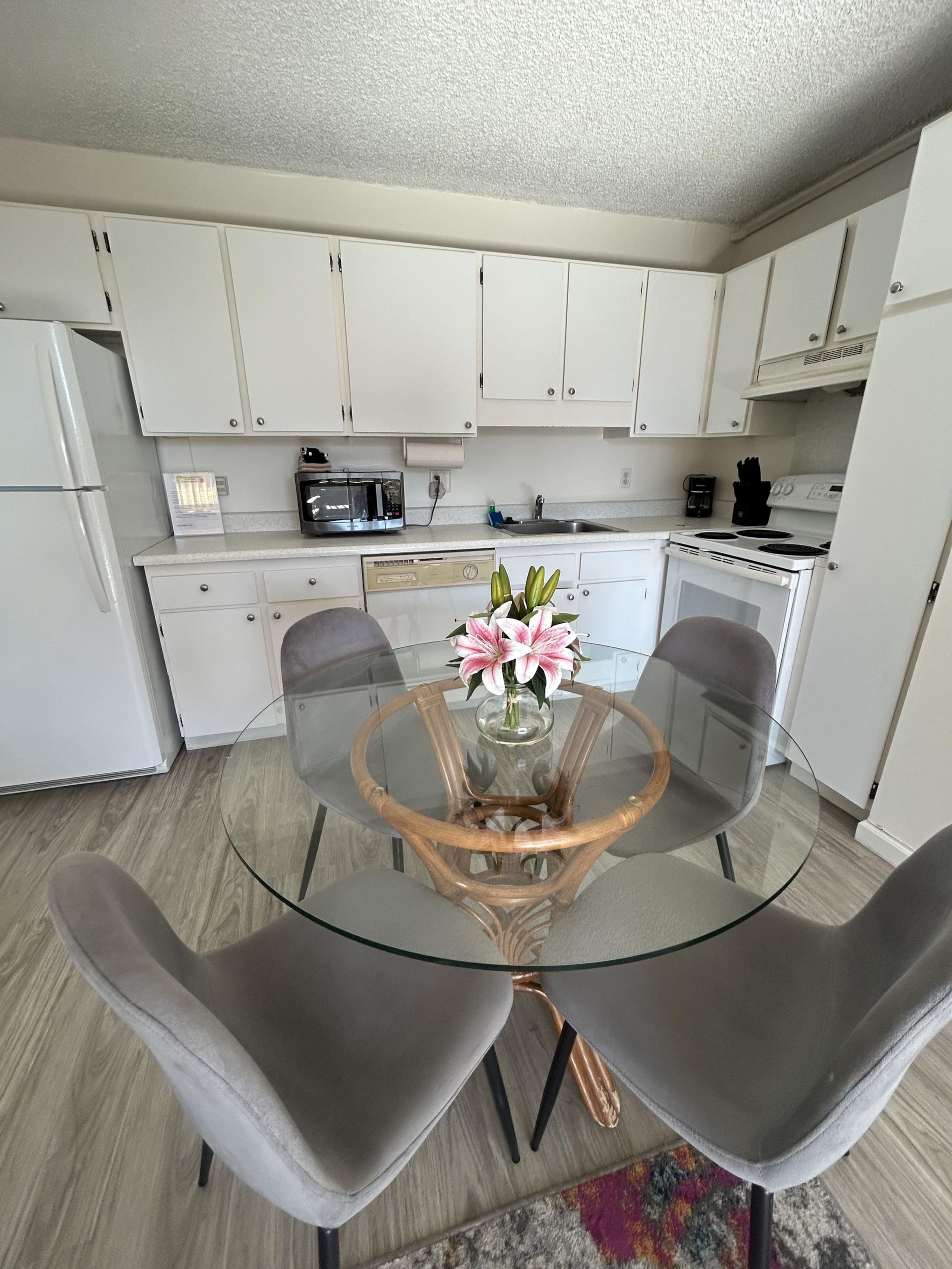 Condo in Honolulu · ★4.61 · 1 bedroom · 2 beds · 1 private bath - Image 19