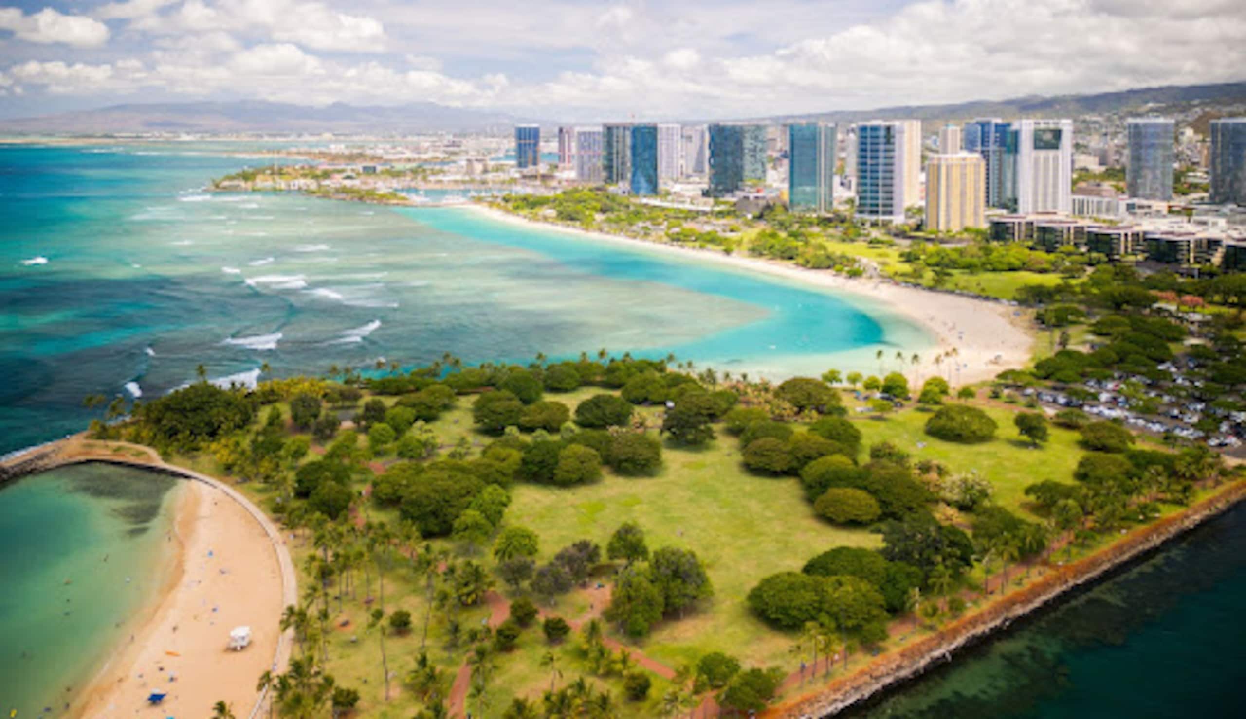 Condo in Honolulu · ★4.75 · 1 bedroom · 2 beds · 1 private bath - Image 39