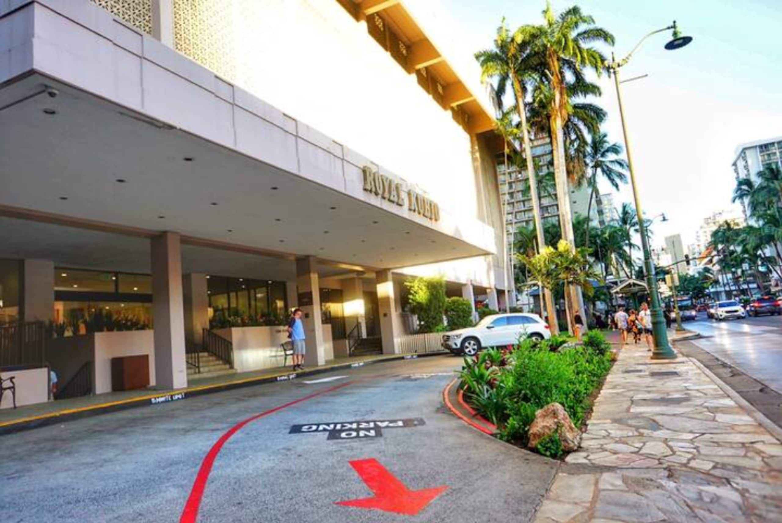 Condo in Honolulu · ★4.75 · 1 bedroom · 2 beds · 1 private bath - Image 9