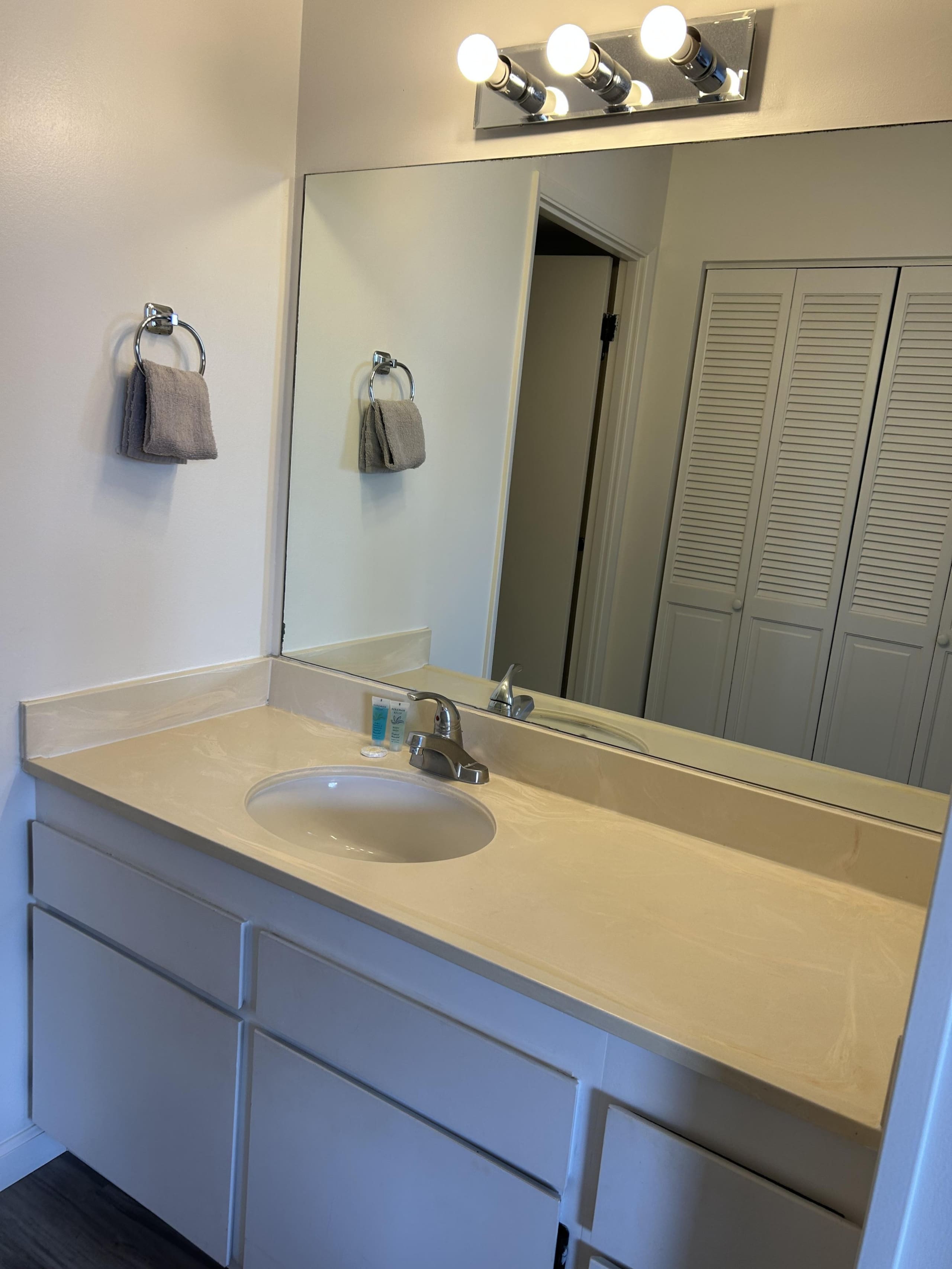 Condo in Honolulu · ★4.75 · 1 bedroom · 2 beds · 1 private bath - Image 24