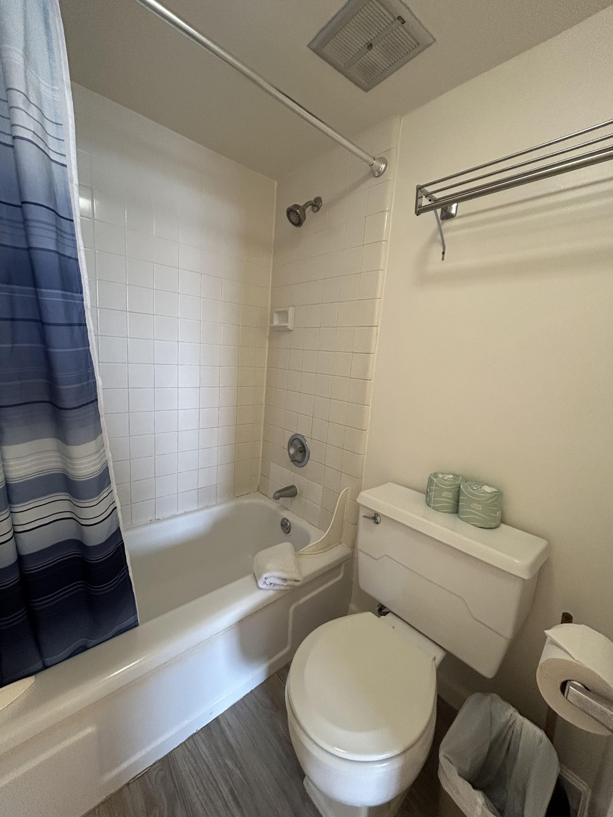 Condo in Honolulu · ★4.75 · 1 bedroom · 2 beds · 1 private bath - Image 25