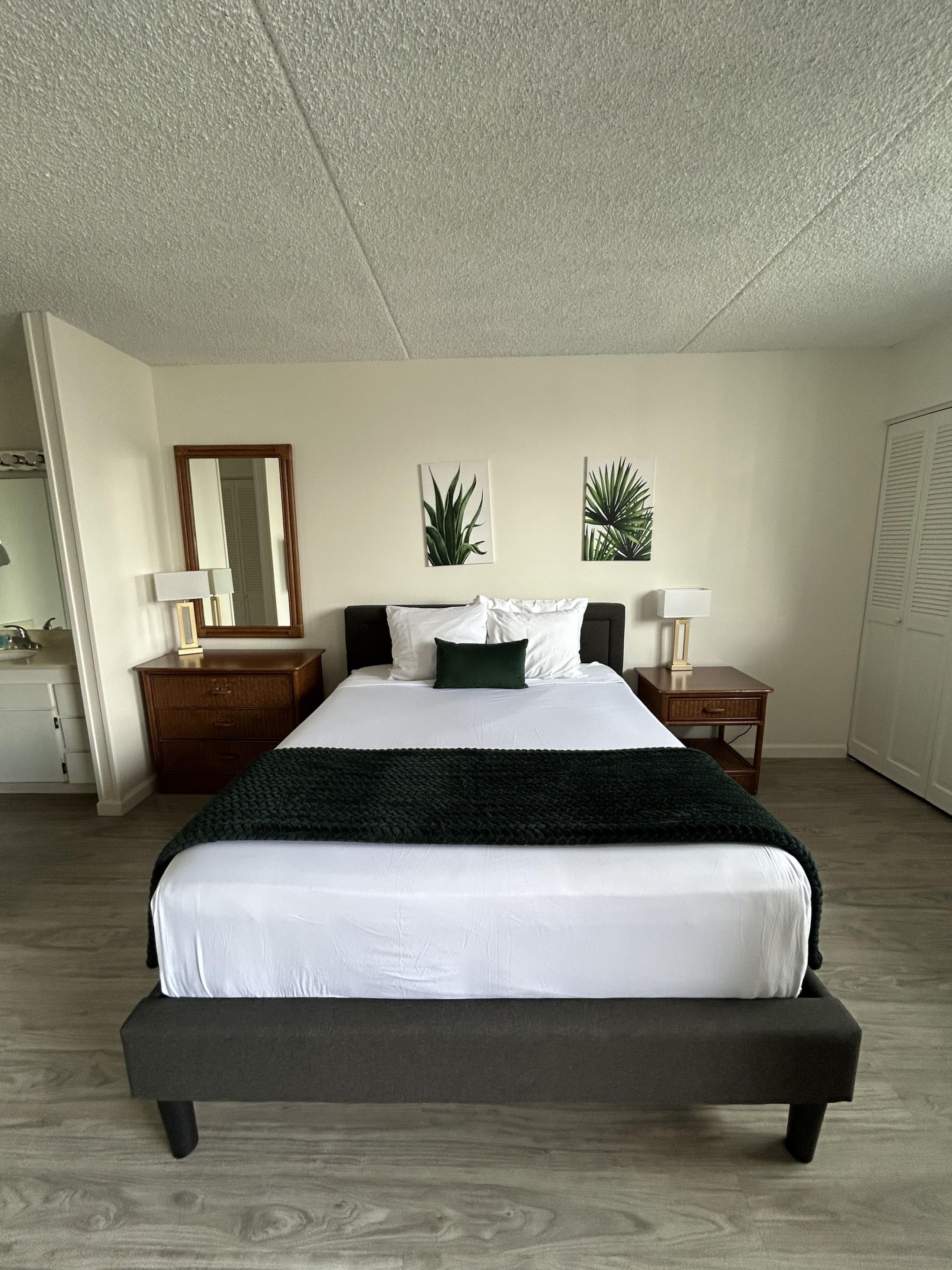 Condo in Honolulu · ★4.75 · 1 bedroom · 2 beds · 1 private bath - Image 21